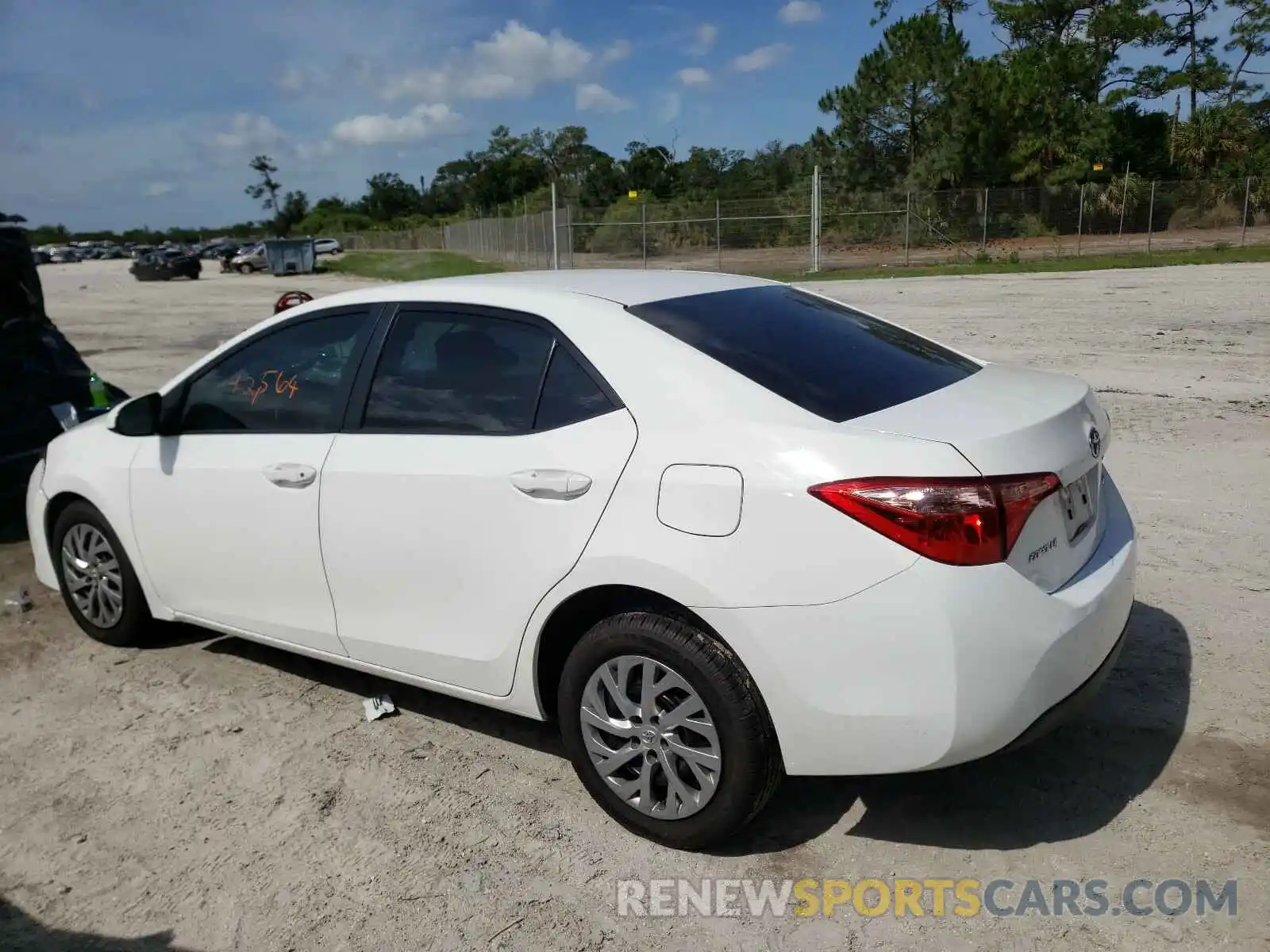 3 Photograph of a damaged car 2T1BURHE0KC189470 TOYOTA COROLLA 2019