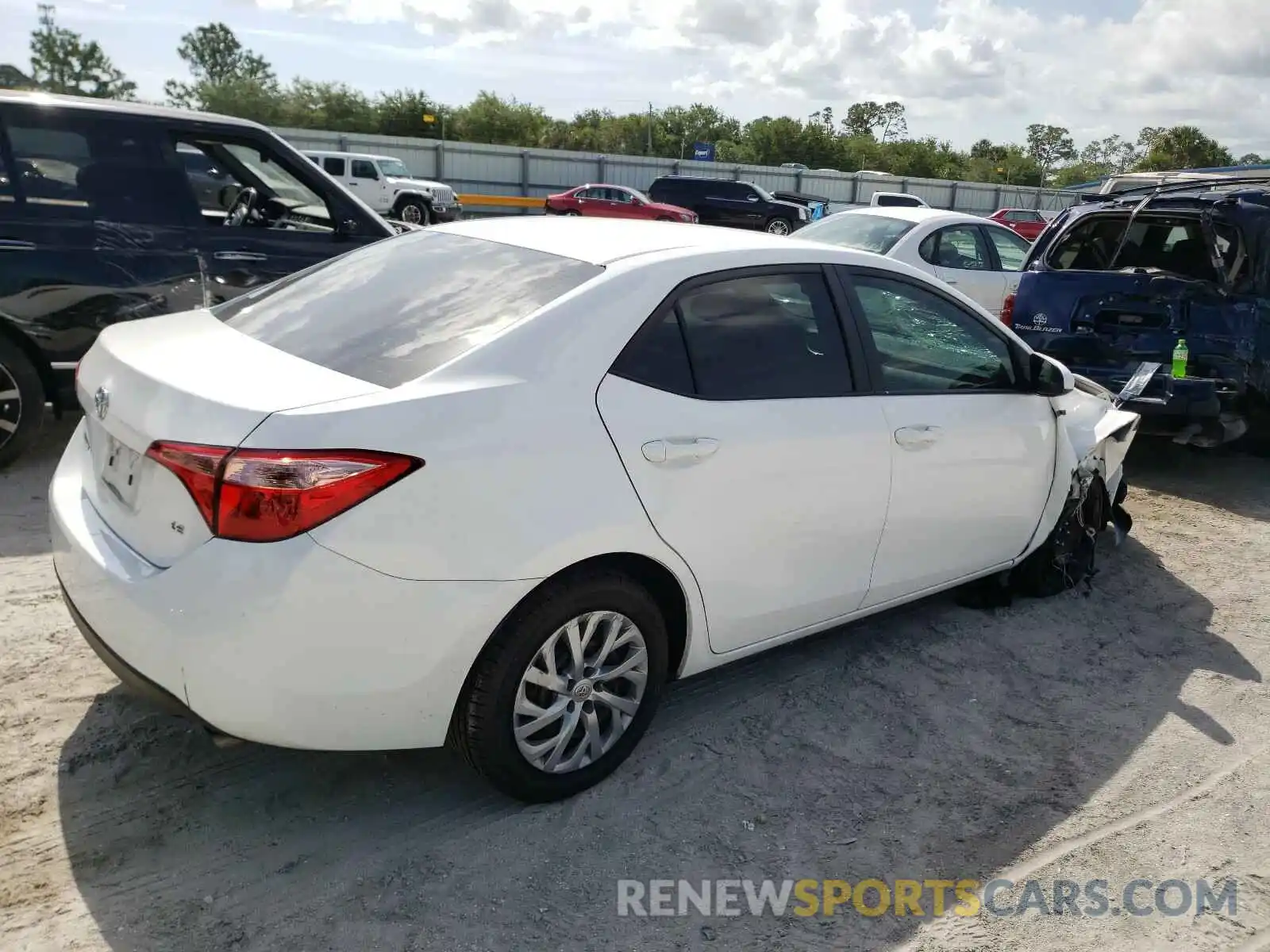 4 Photograph of a damaged car 2T1BURHE0KC189470 TOYOTA COROLLA 2019