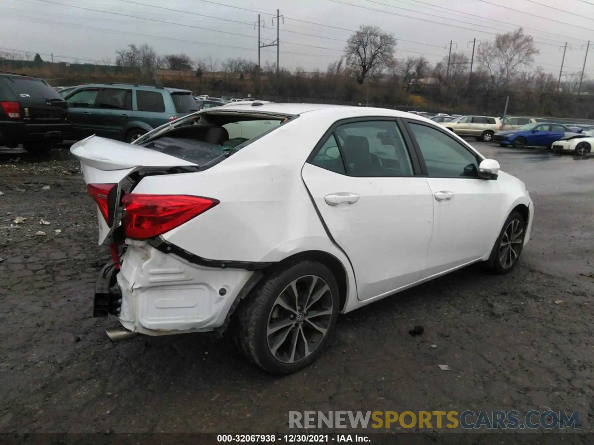 4 Photograph of a damaged car 2T1BURHE0KC189663 TOYOTA COROLLA 2019