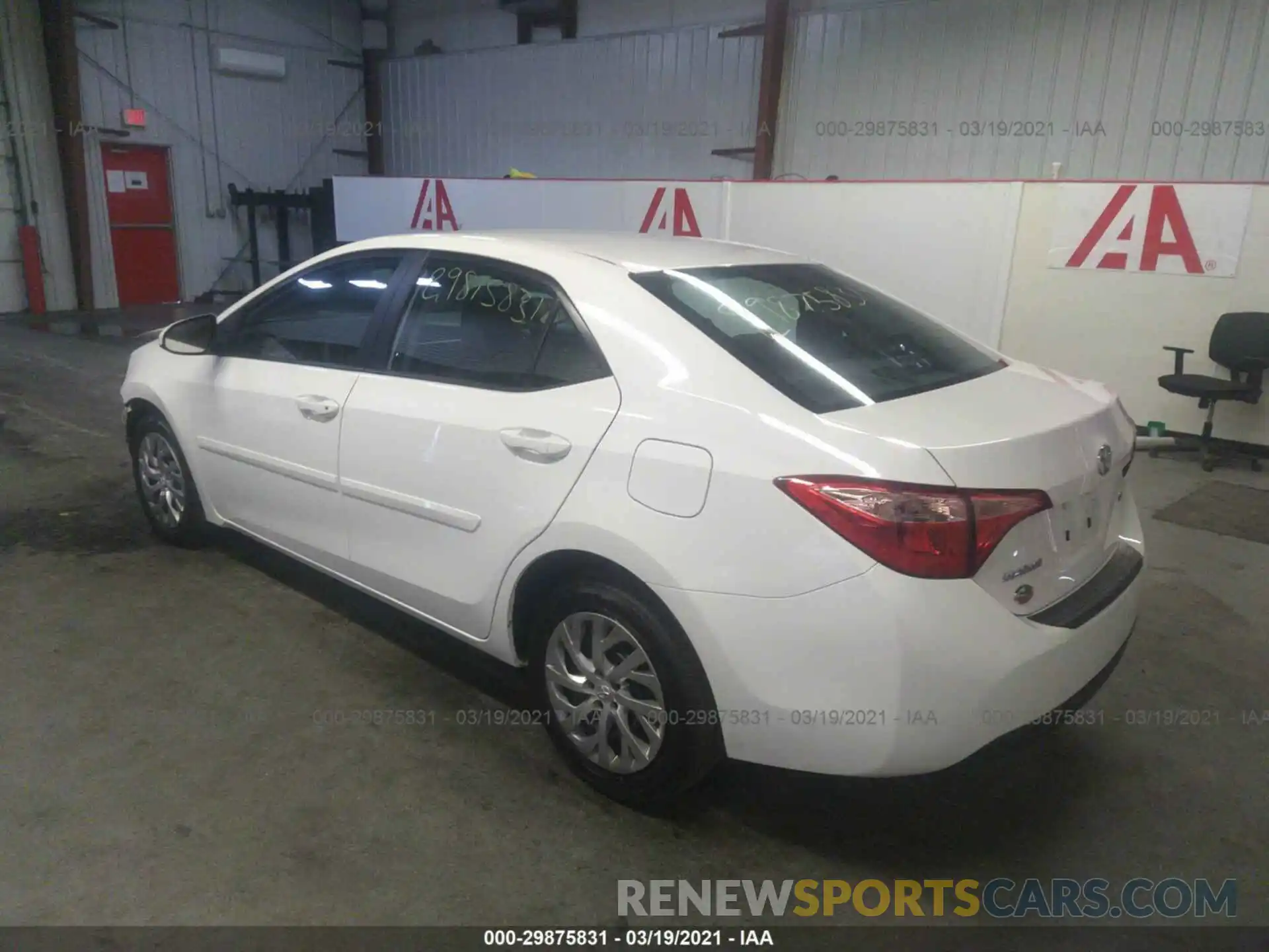 3 Photograph of a damaged car 2T1BURHE0KC192191 TOYOTA COROLLA 2019