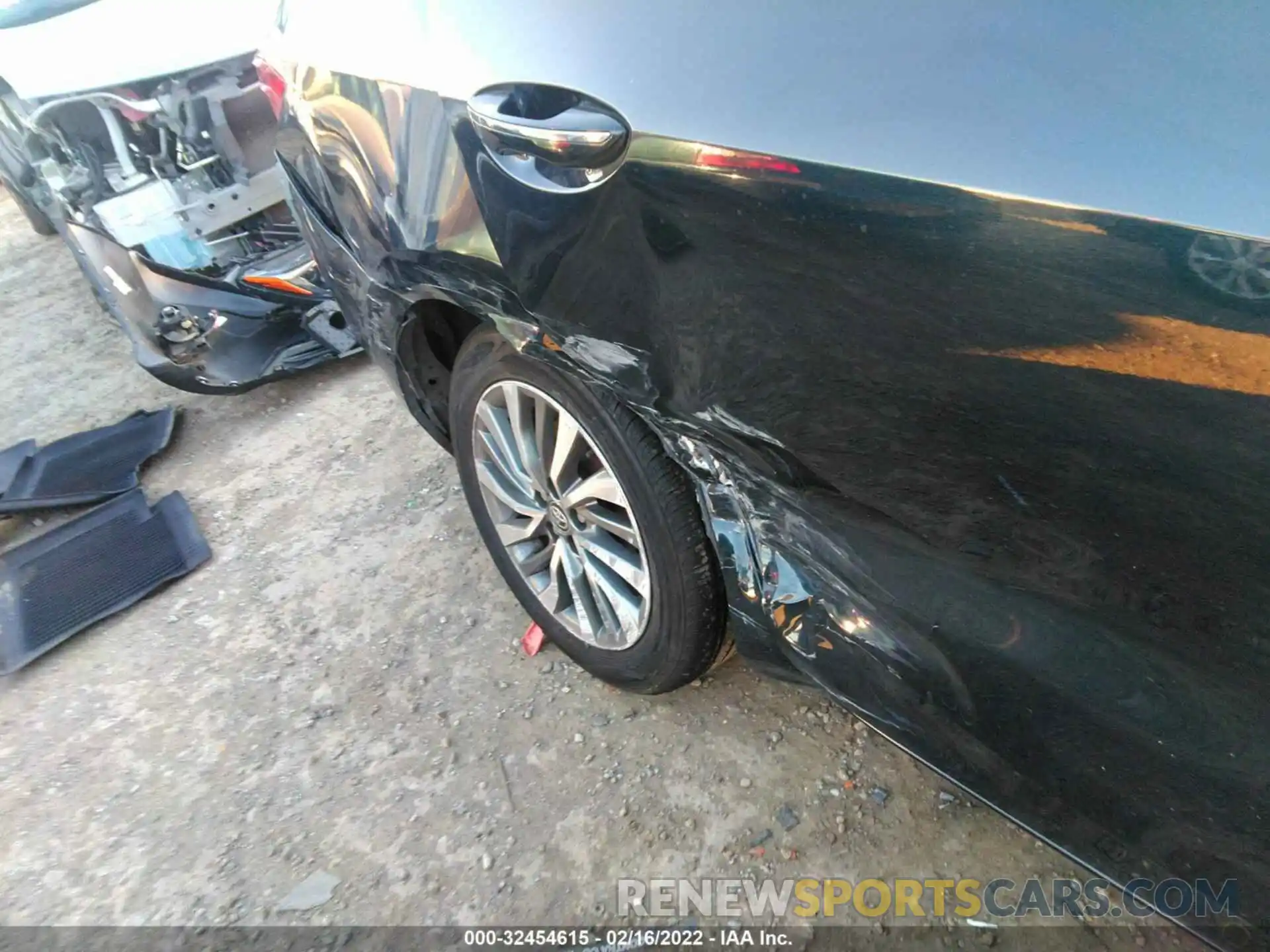 6 Photograph of a damaged car 2T1BURHE0KC192921 TOYOTA COROLLA 2019