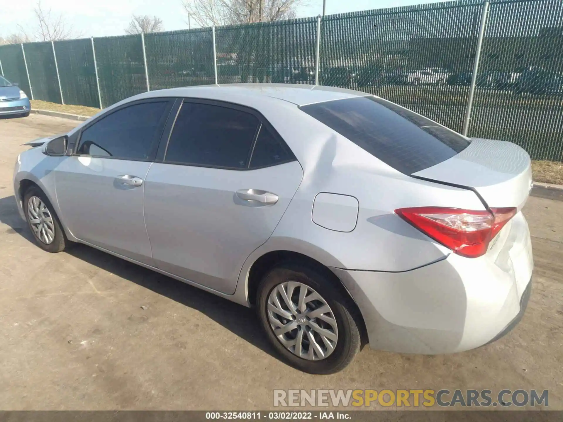 3 Photograph of a damaged car 2T1BURHE0KC193793 TOYOTA COROLLA 2019