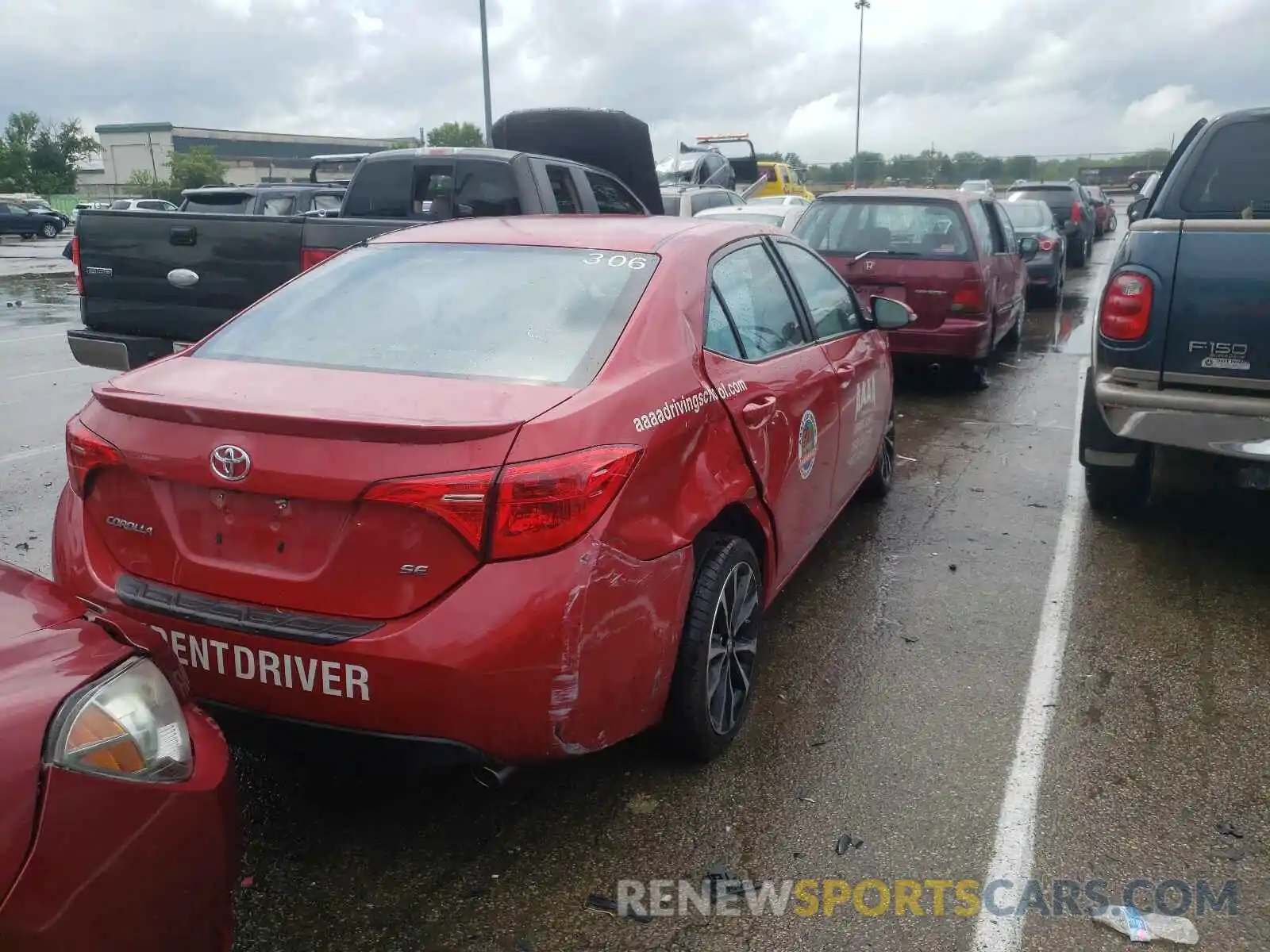 4 Photograph of a damaged car 2T1BURHE0KC194118 TOYOTA COROLLA 2019