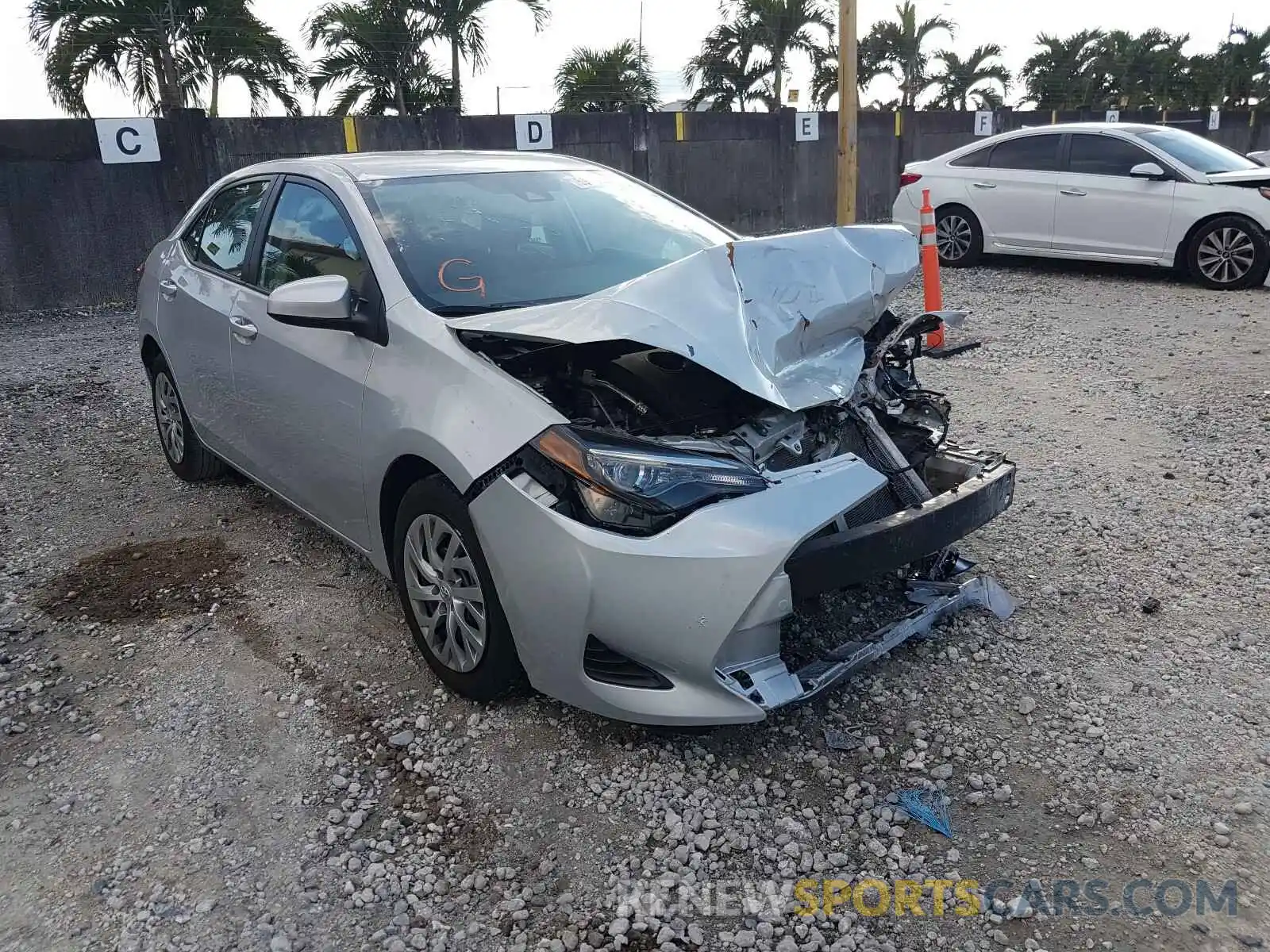 1 Photograph of a damaged car 2T1BURHE0KC194796 TOYOTA COROLLA 2019