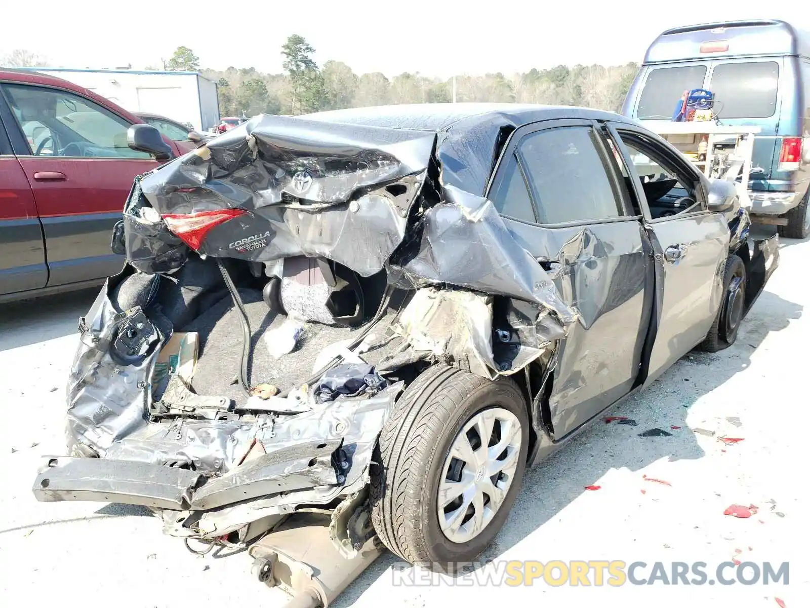 4 Photograph of a damaged car 2T1BURHE0KC195379 TOYOTA COROLLA 2019