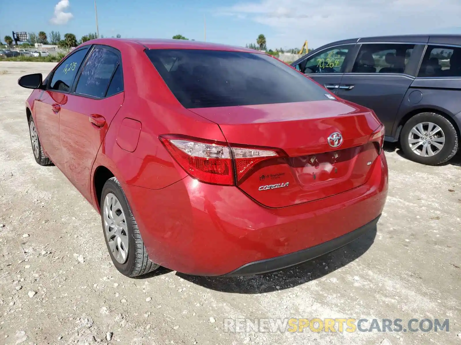 3 Photograph of a damaged car 2T1BURHE0KC195396 TOYOTA COROLLA 2019