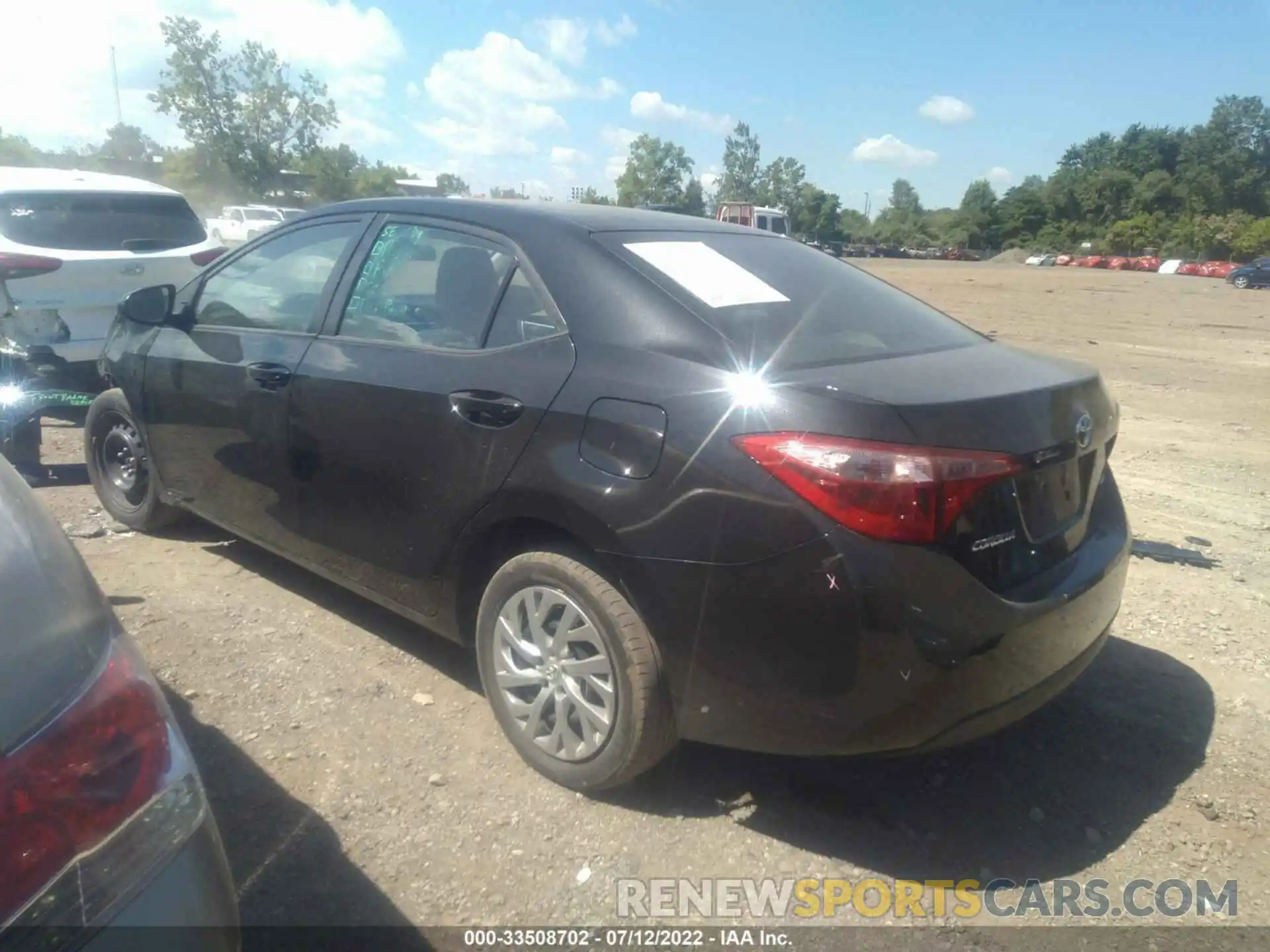 3 Photograph of a damaged car 2T1BURHE0KC195527 TOYOTA COROLLA 2019