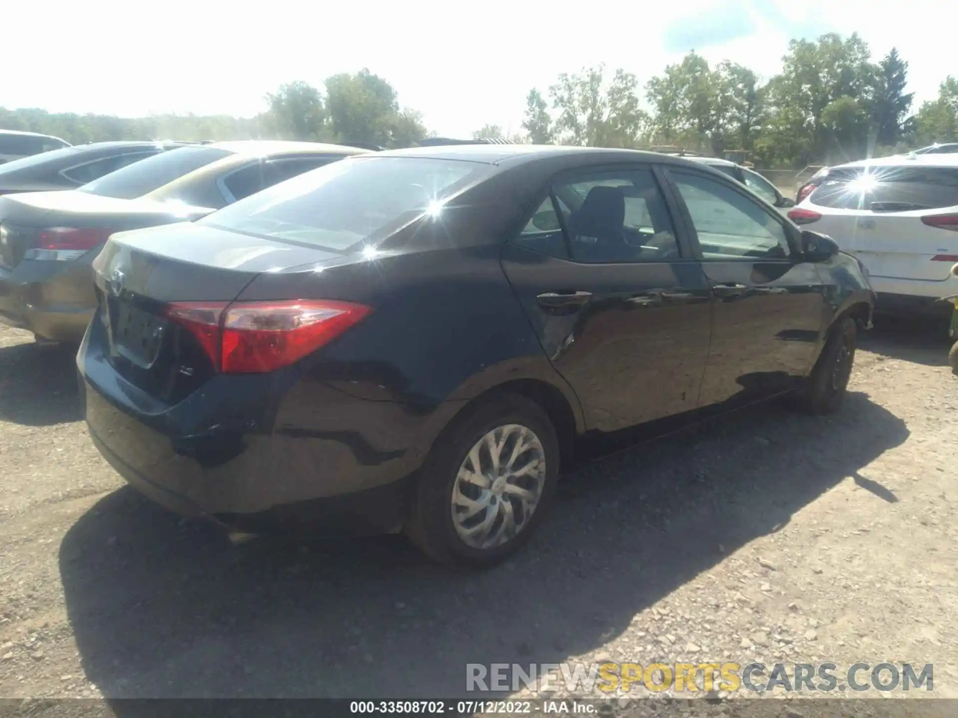 4 Photograph of a damaged car 2T1BURHE0KC195527 TOYOTA COROLLA 2019