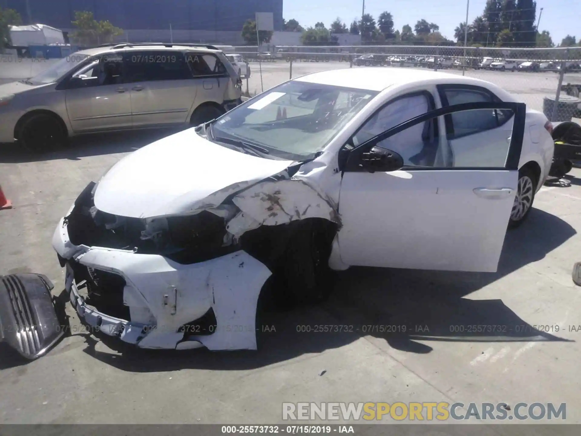 2 Photograph of a damaged car 2T1BURHE0KC195575 TOYOTA COROLLA 2019