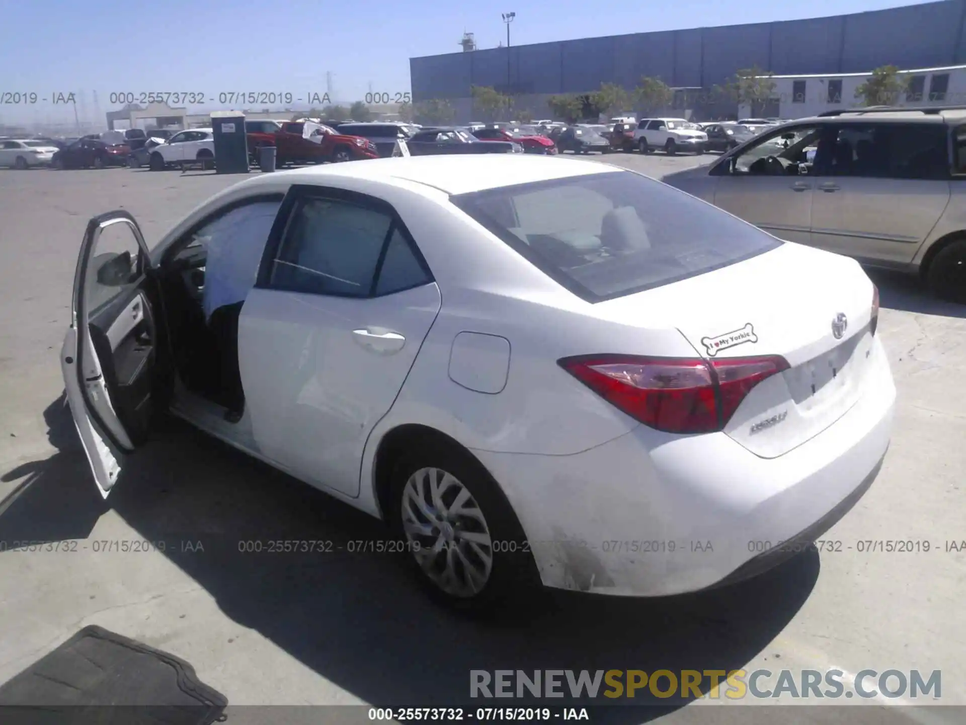 3 Photograph of a damaged car 2T1BURHE0KC195575 TOYOTA COROLLA 2019