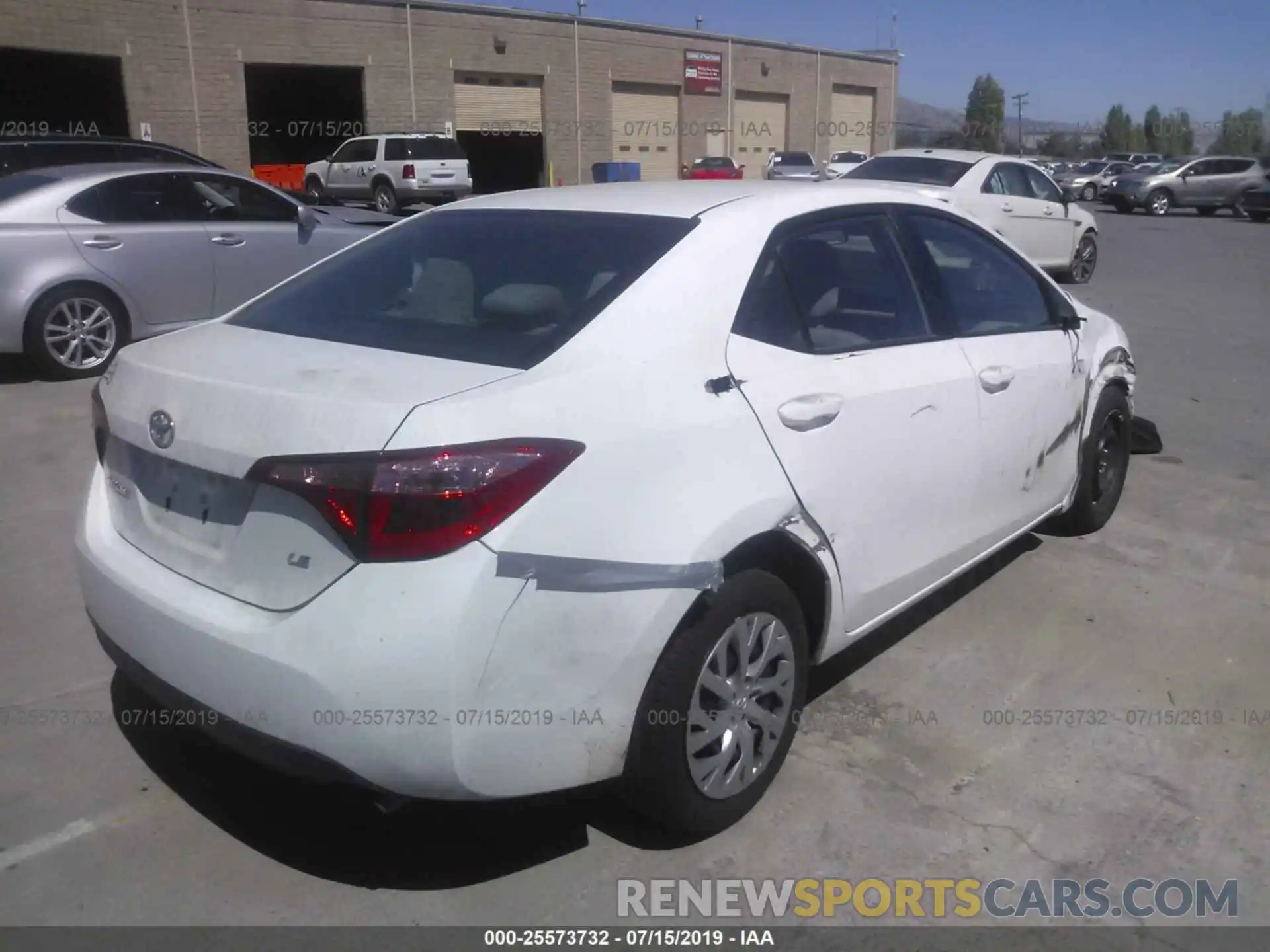 4 Photograph of a damaged car 2T1BURHE0KC195575 TOYOTA COROLLA 2019