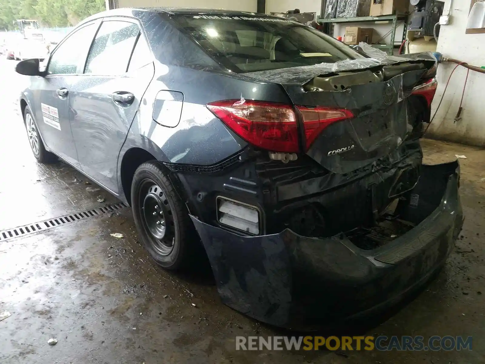 3 Photograph of a damaged car 2T1BURHE0KC197052 TOYOTA COROLLA 2019