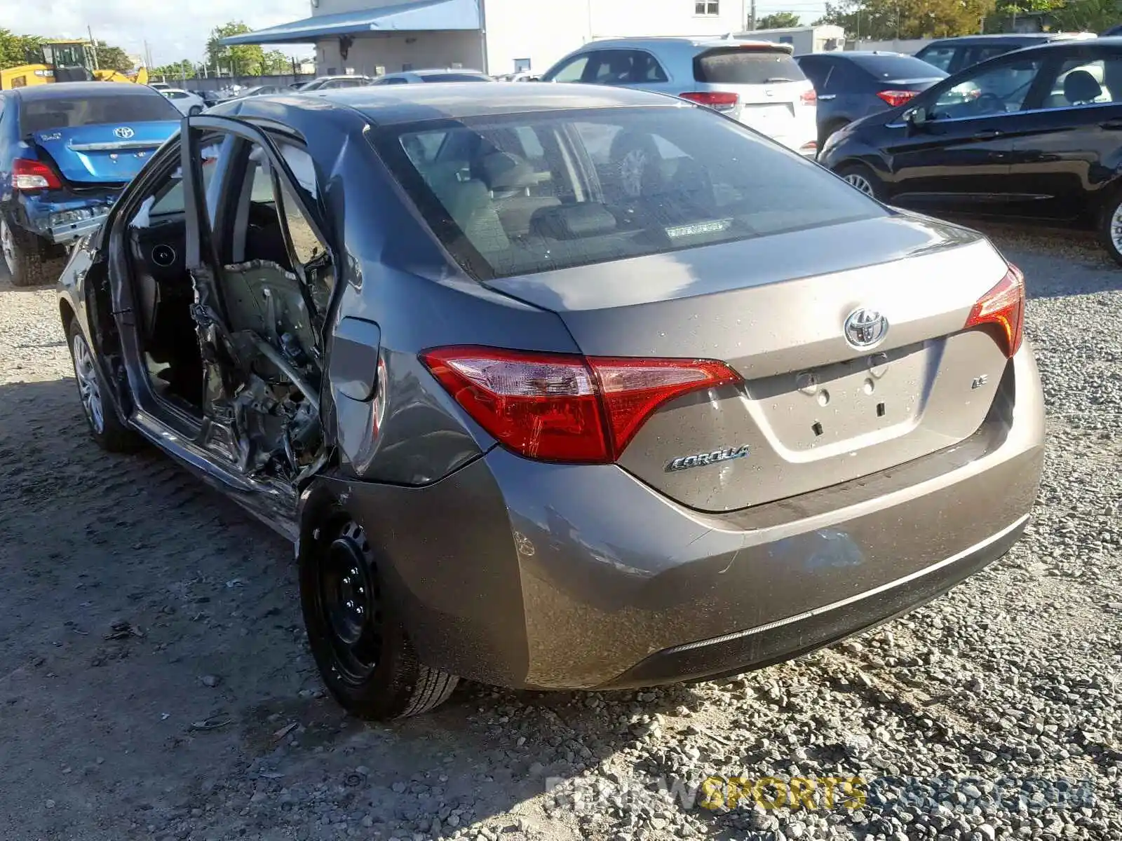 3 Photograph of a damaged car 2T1BURHE0KC198315 TOYOTA COROLLA 2019