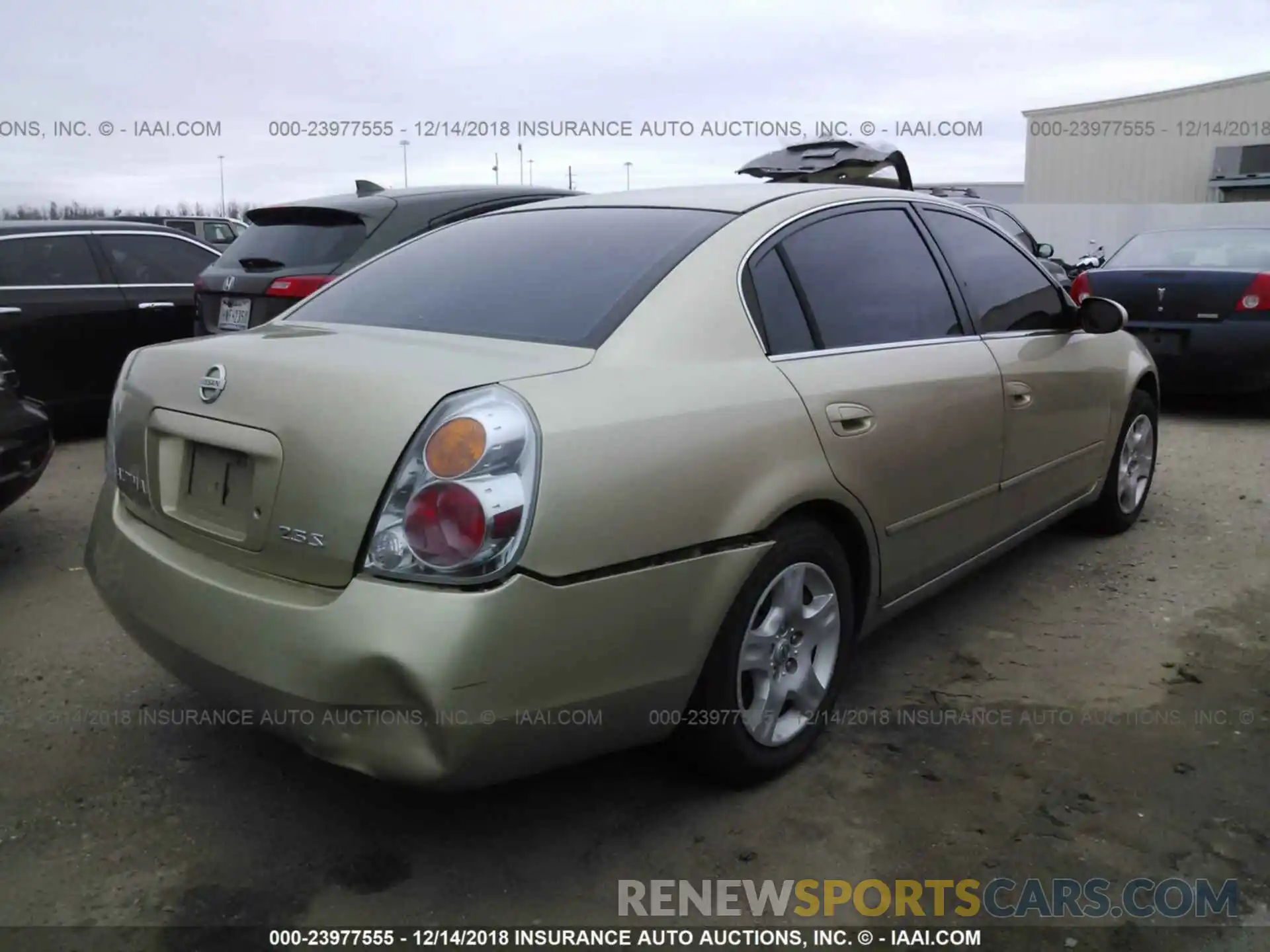 4 Photograph of a damaged car 2T1BURHE0KC198542 TOYOTA COROLLA 2019