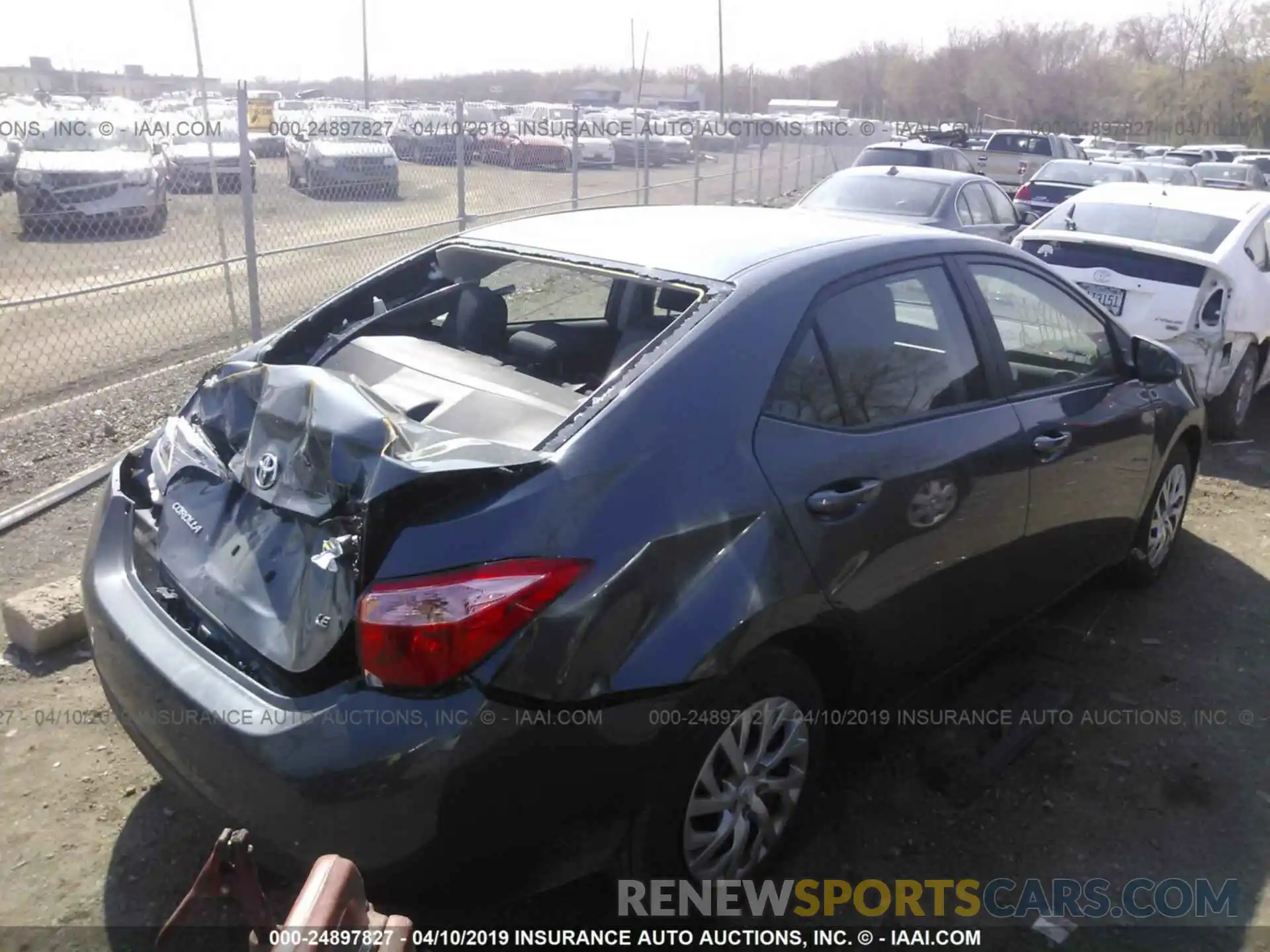 4 Photograph of a damaged car 2T1BURHE0KC198606 TOYOTA COROLLA 2019