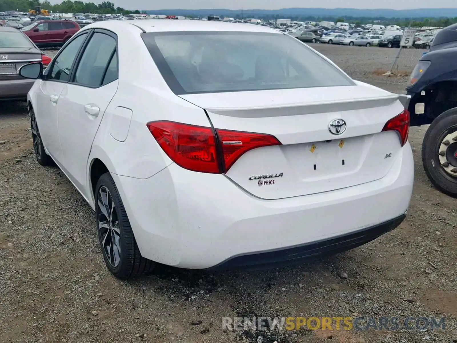 3 Photograph of a damaged car 2T1BURHE0KC199495 TOYOTA COROLLA 2019