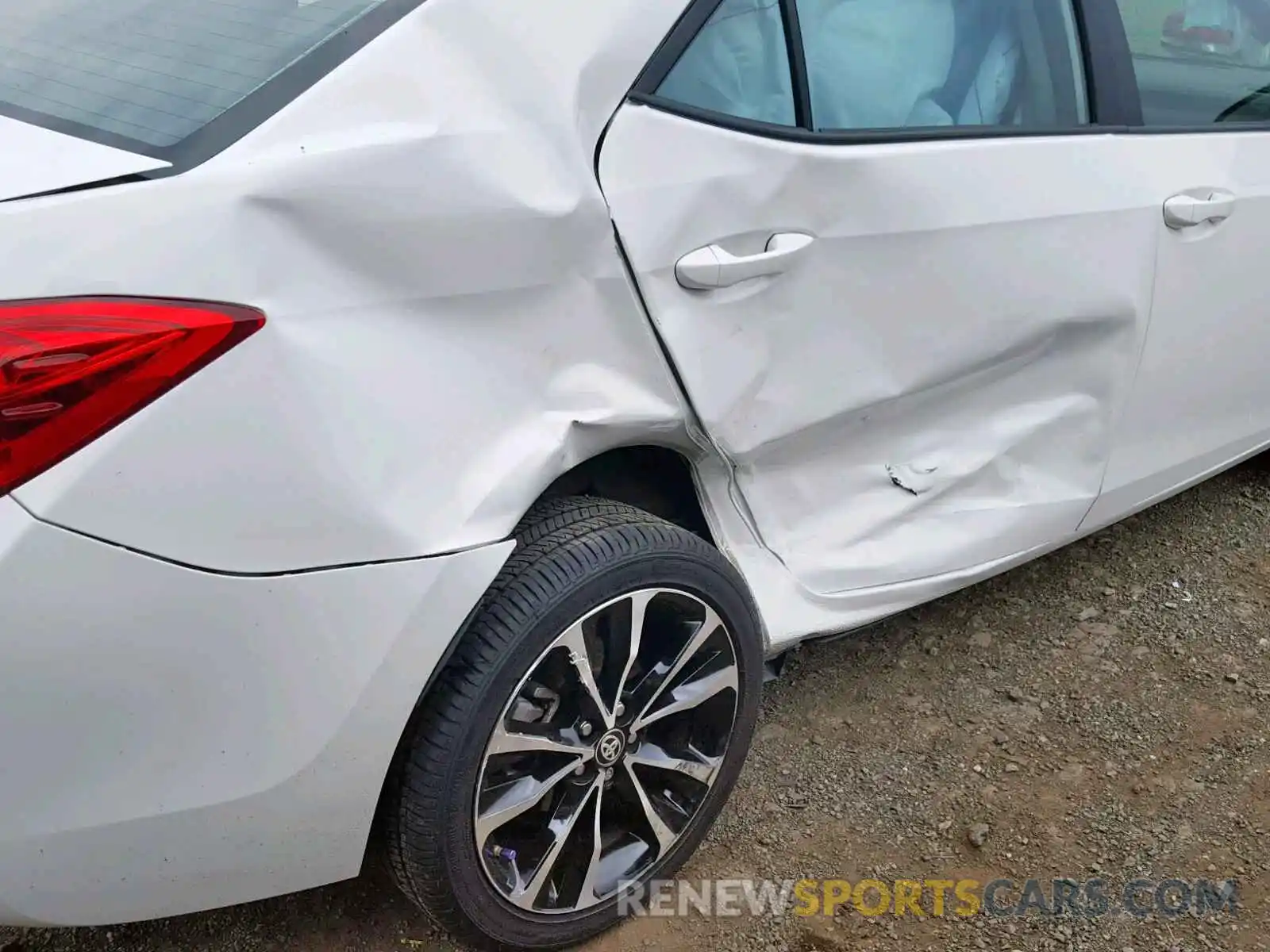 9 Photograph of a damaged car 2T1BURHE0KC199495 TOYOTA COROLLA 2019