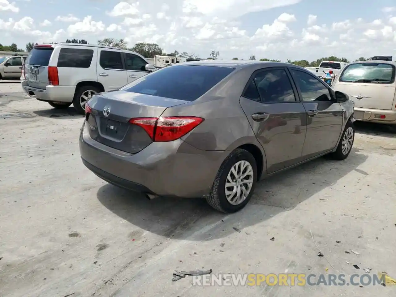 4 Photograph of a damaged car 2T1BURHE0KC205540 TOYOTA COROLLA 2019