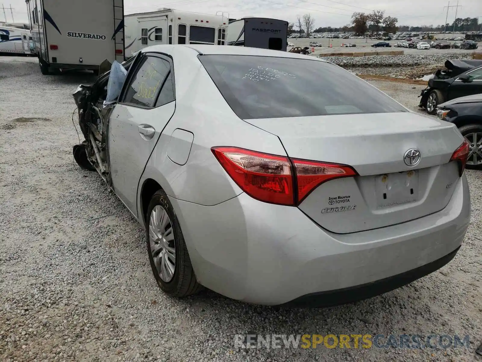 3 Photograph of a damaged car 2T1BURHE0KC207806 TOYOTA COROLLA 2019