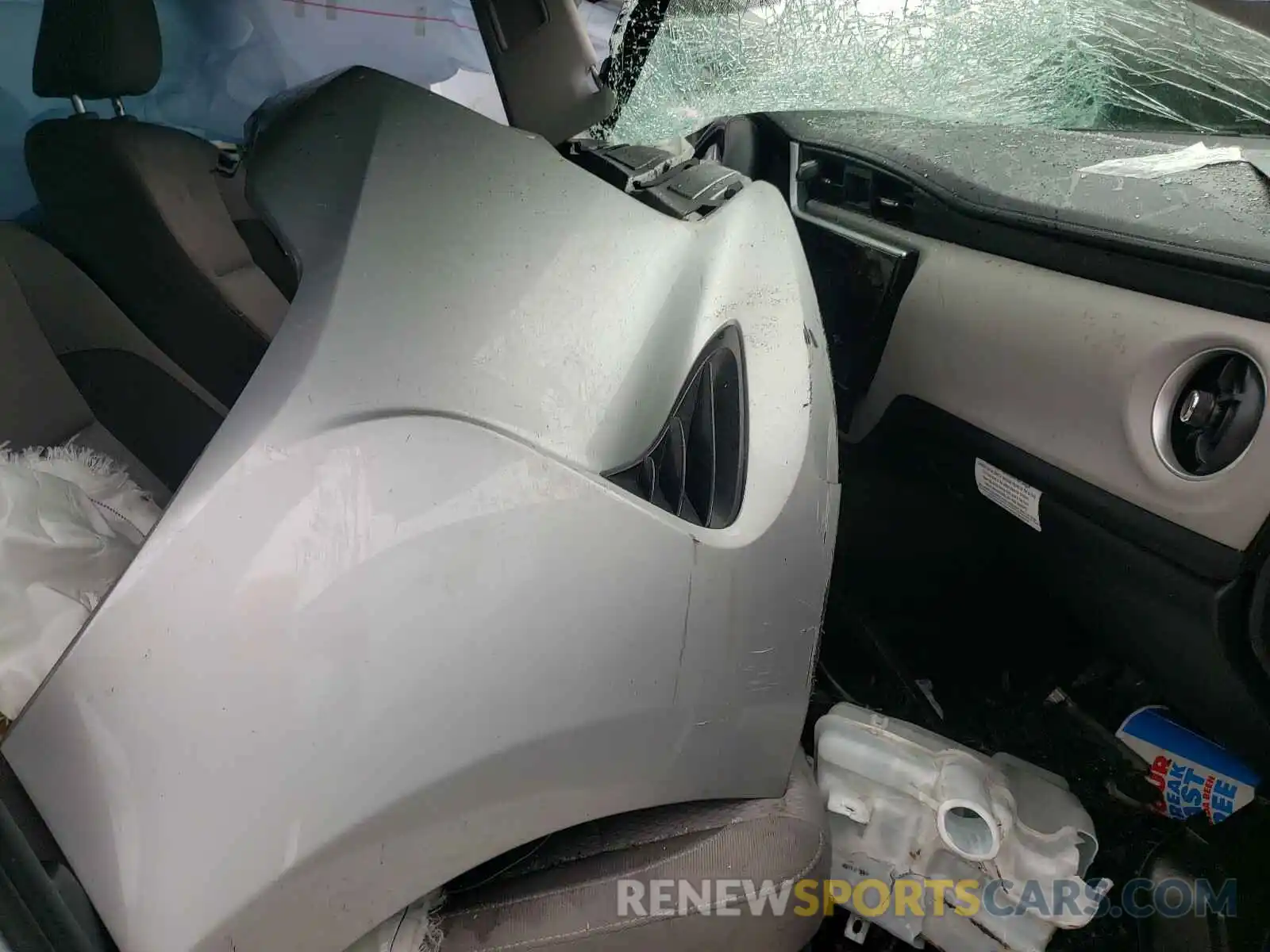 5 Photograph of a damaged car 2T1BURHE0KC207806 TOYOTA COROLLA 2019