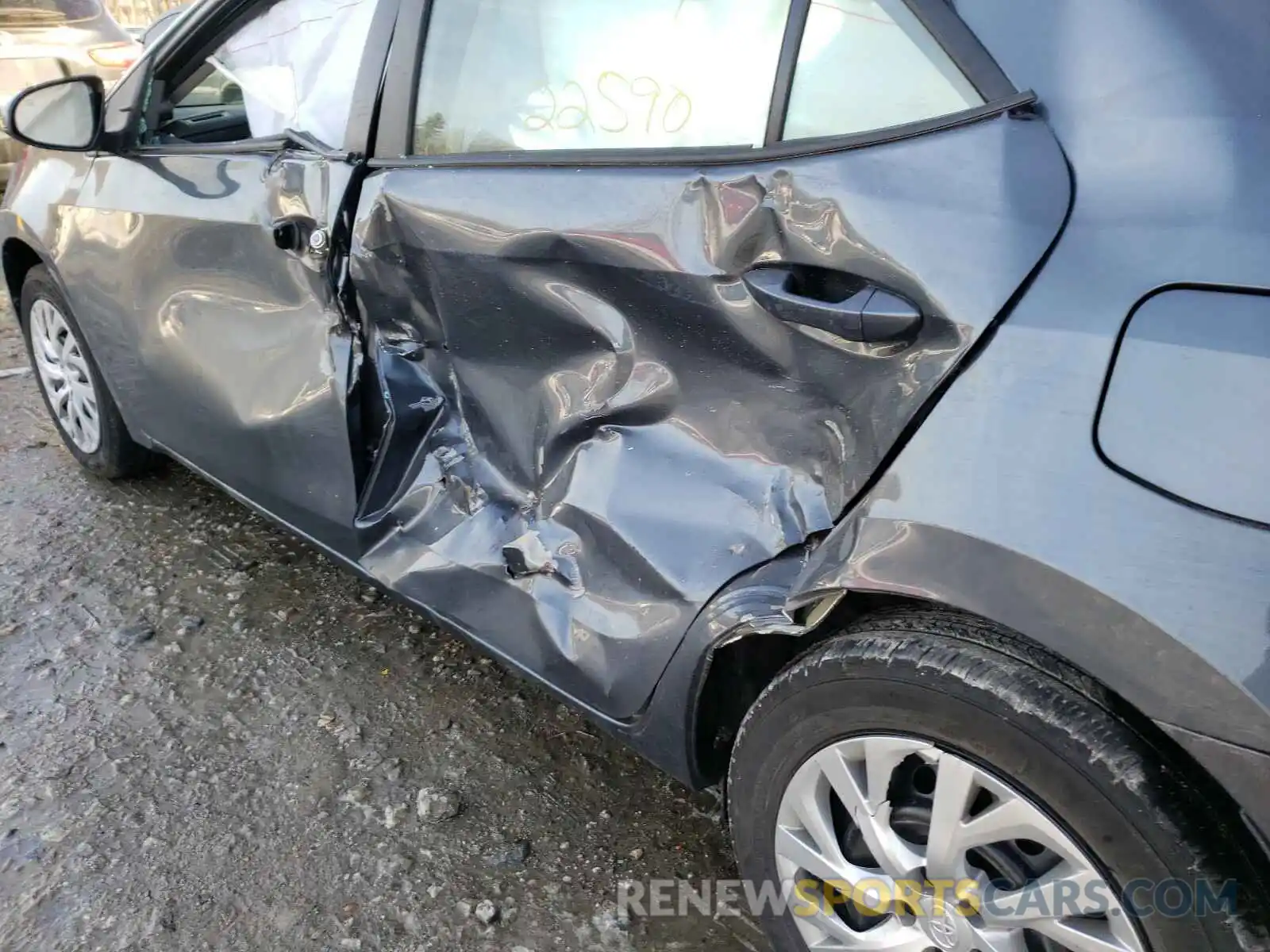 10 Photograph of a damaged car 2T1BURHE0KC208194 TOYOTA COROLLA 2019