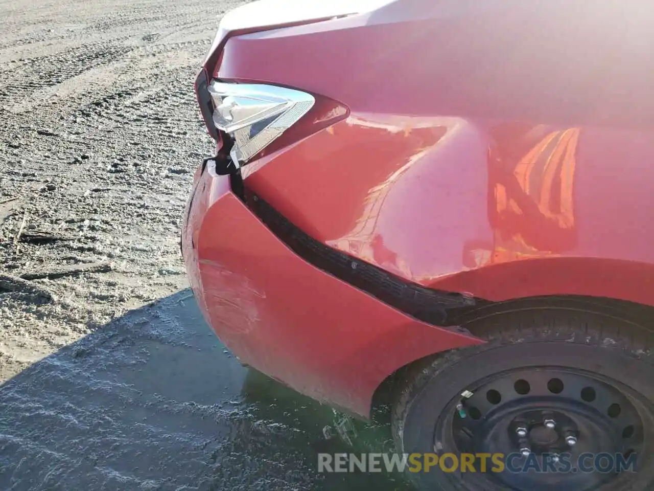 9 Photograph of a damaged car 2T1BURHE0KC210933 TOYOTA COROLLA 2019