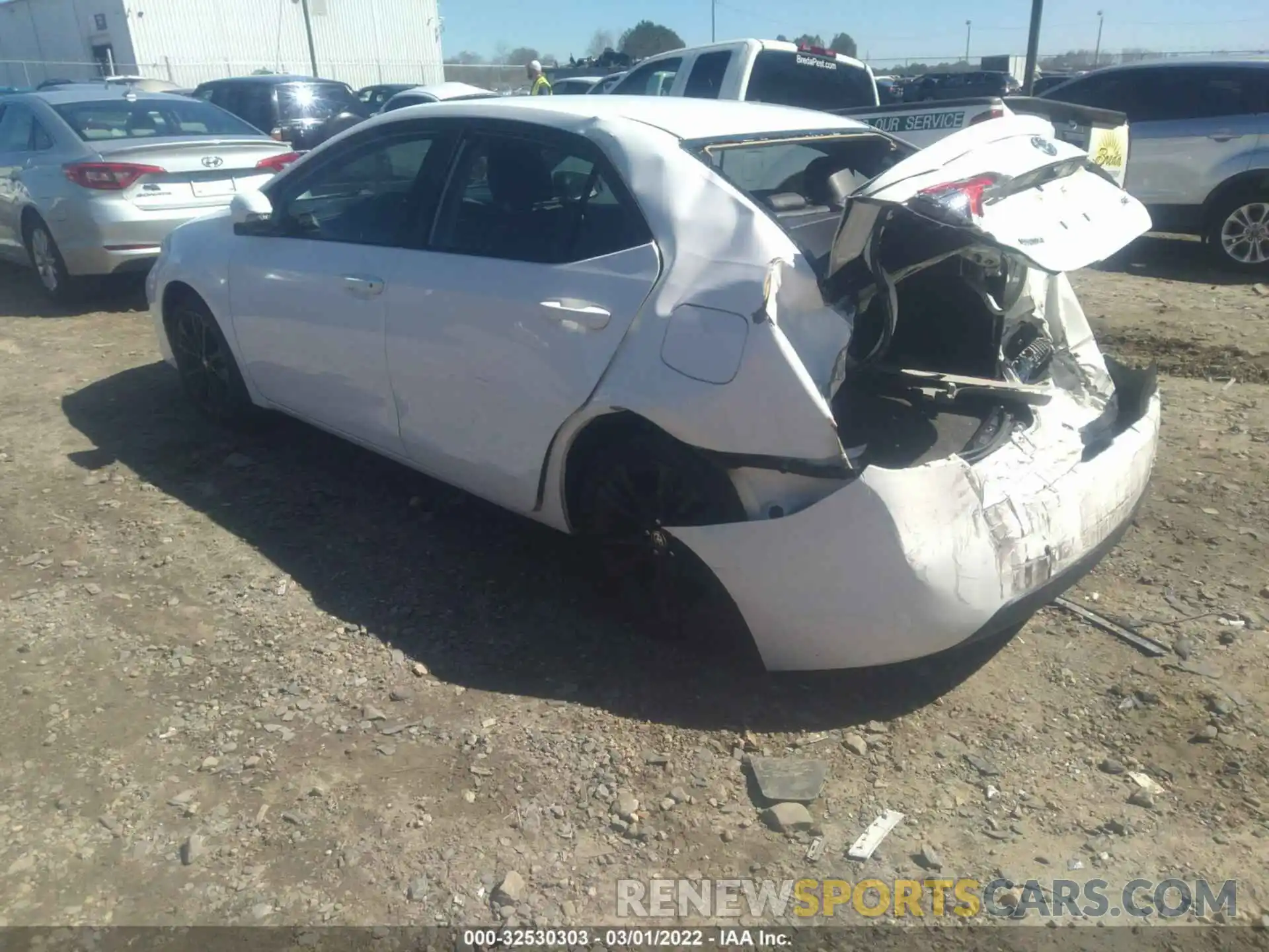 3 Photograph of a damaged car 2T1BURHE0KC215243 TOYOTA COROLLA 2019