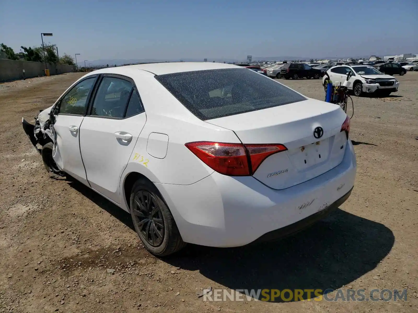 3 Photograph of a damaged car 2T1BURHE0KC218935 TOYOTA COROLLA 2019