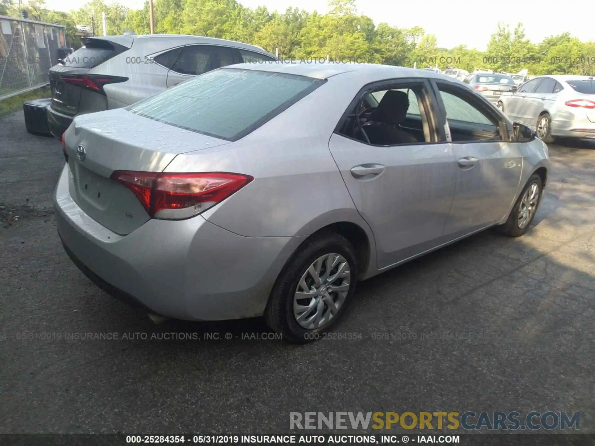 4 Photograph of a damaged car 2T1BURHE0KC221012 TOYOTA COROLLA 2019