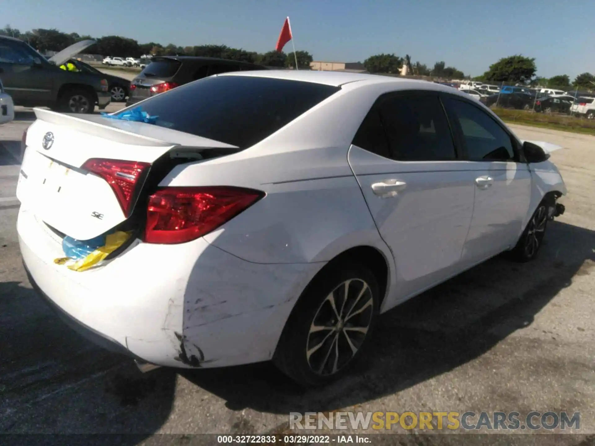 4 Photograph of a damaged car 2T1BURHE0KC221222 TOYOTA COROLLA 2019