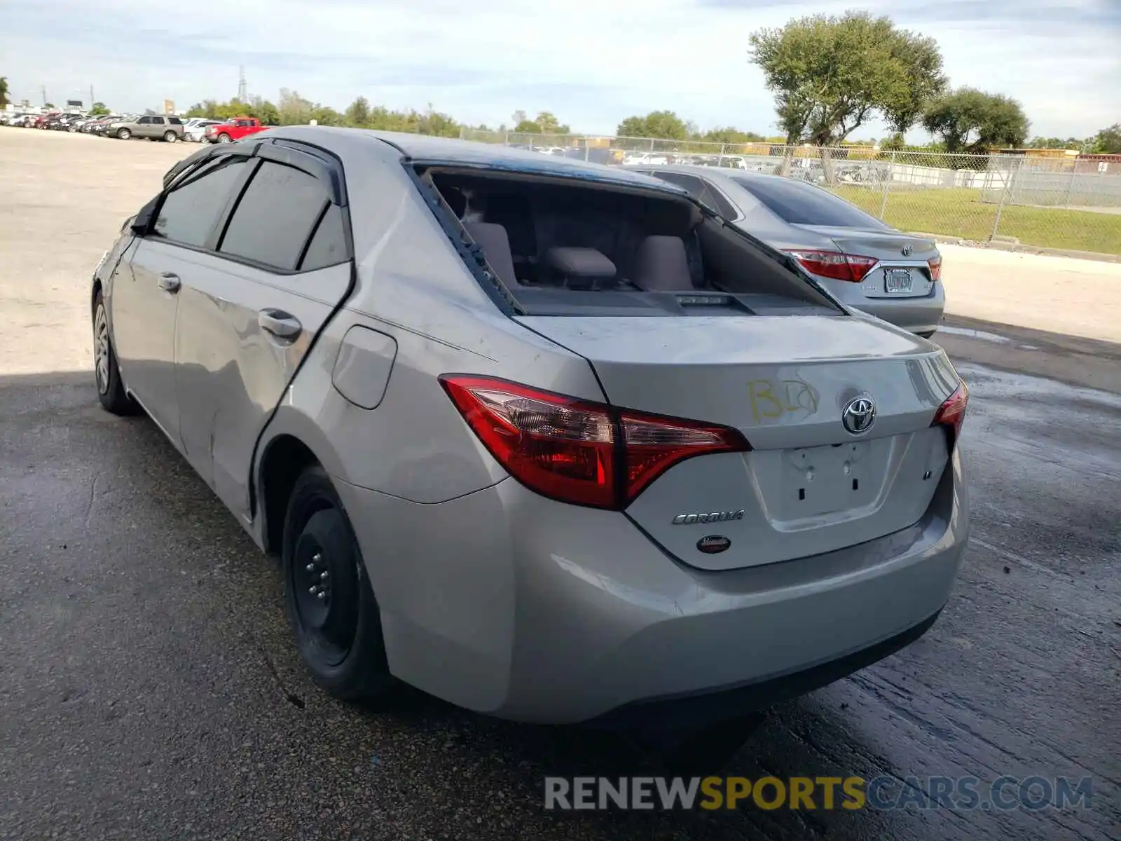 3 Photograph of a damaged car 2T1BURHE0KC225643 TOYOTA COROLLA 2019