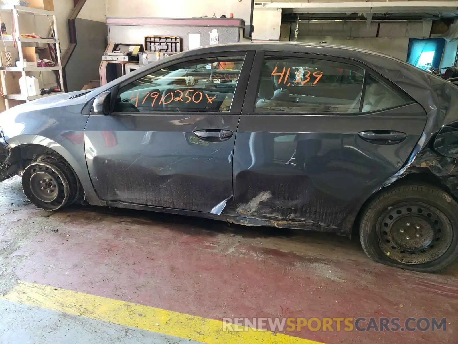 9 Photograph of a damaged car 2T1BURHE0KC227201 TOYOTA COROLLA 2019