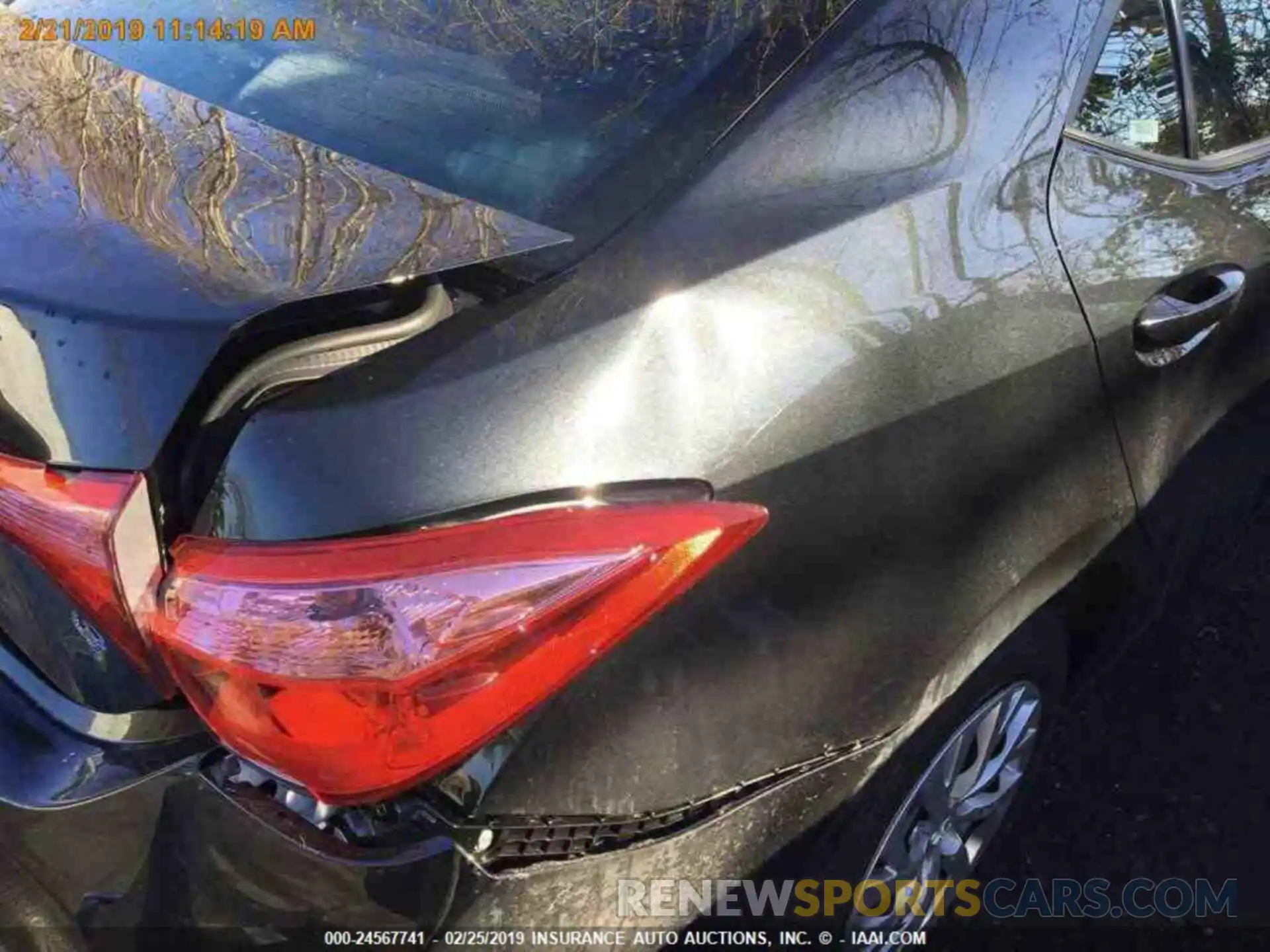 13 Photograph of a damaged car 2T1BURHE0KC231801 TOYOTA COROLLA 2019