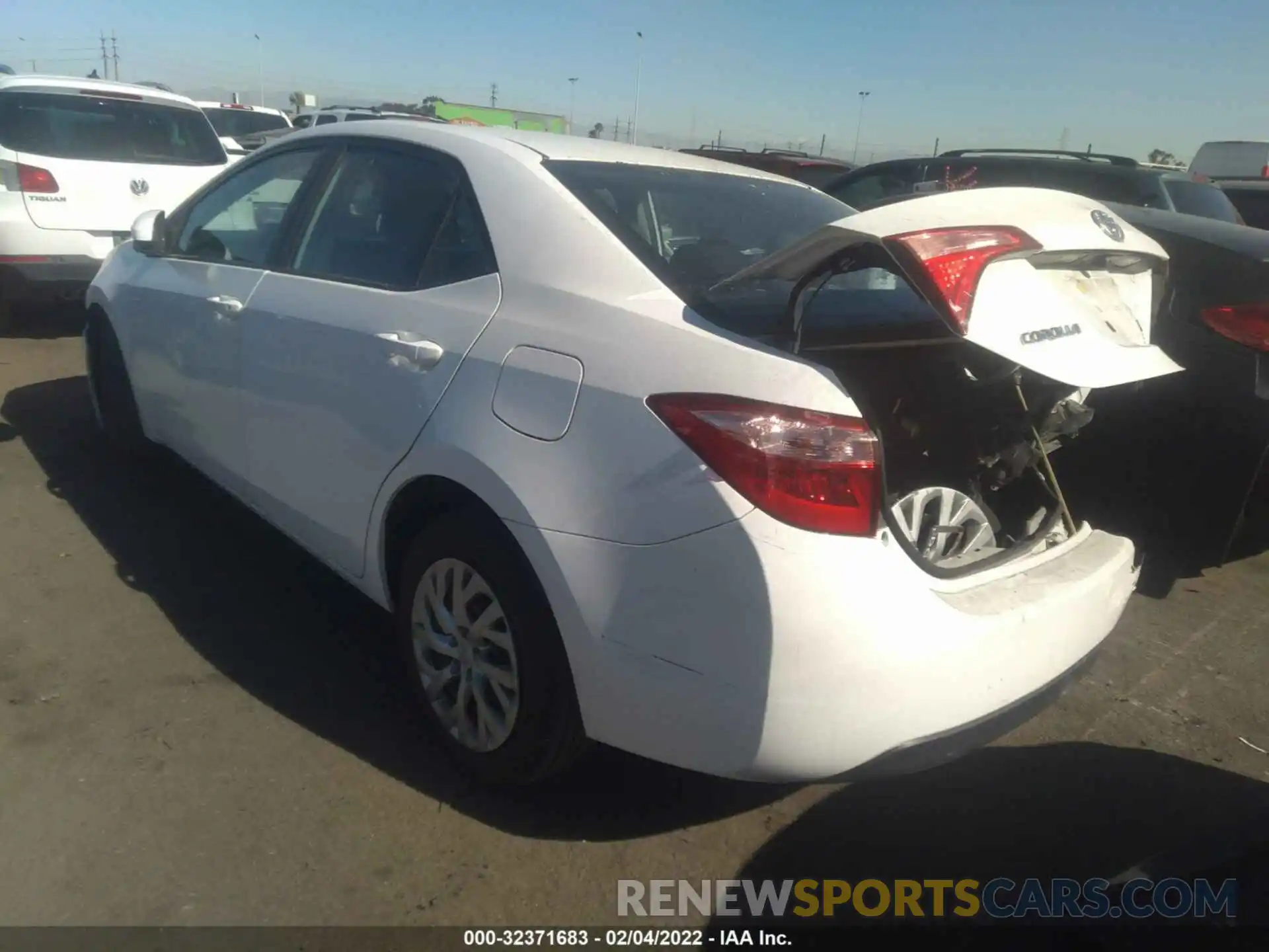 3 Photograph of a damaged car 2T1BURHE0KC234178 TOYOTA COROLLA 2019