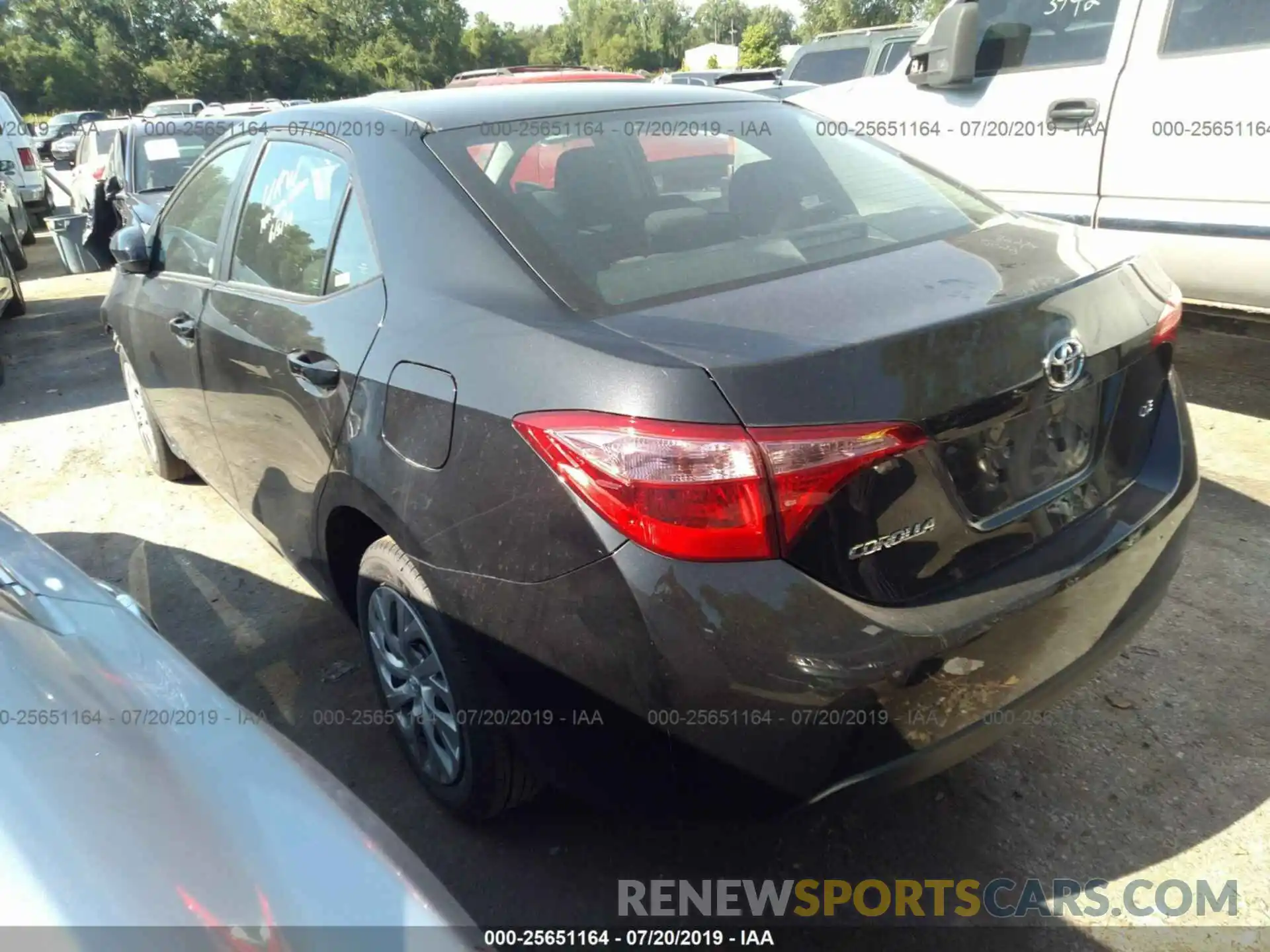 3 Photograph of a damaged car 2T1BURHE0KC234679 TOYOTA COROLLA 2019