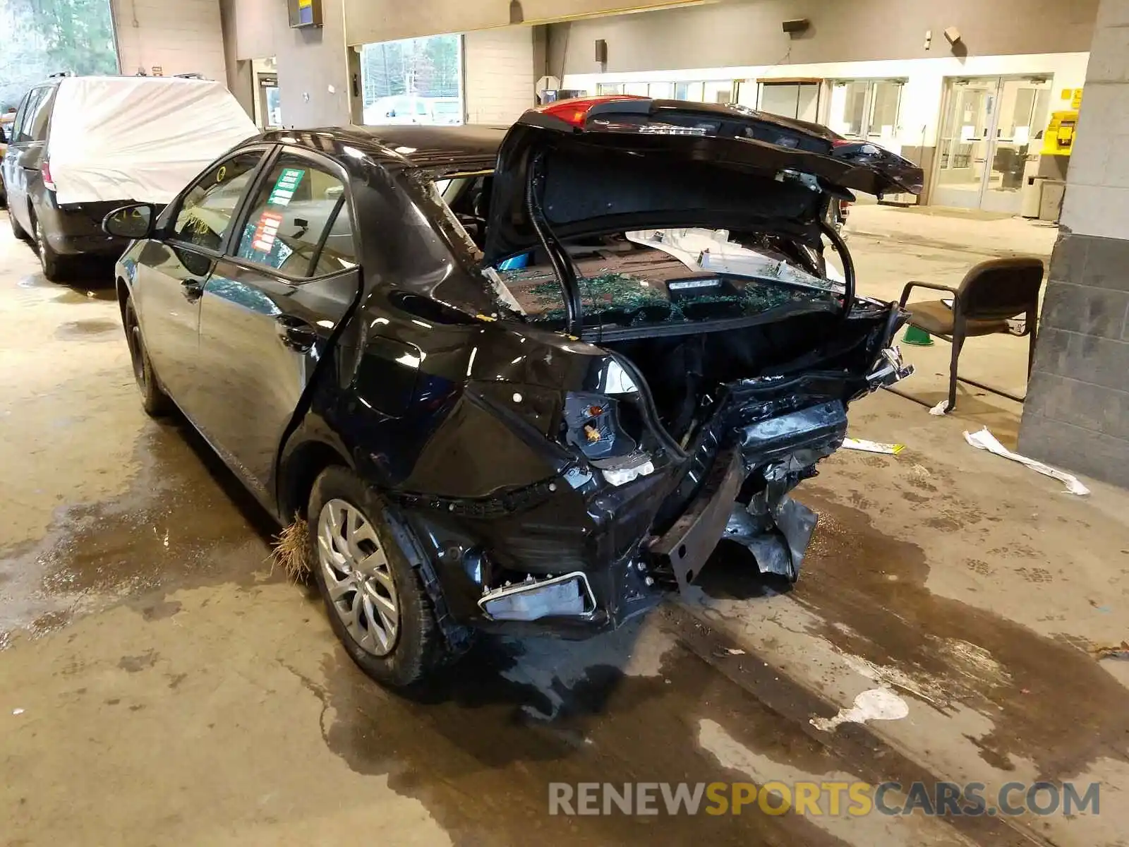 3 Photograph of a damaged car 2T1BURHE0KC236075 TOYOTA COROLLA 2019