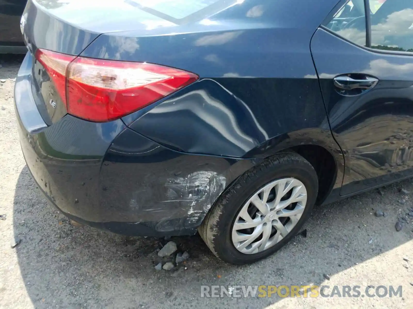 9 Photograph of a damaged car 2T1BURHE0KC236481 TOYOTA COROLLA 2019