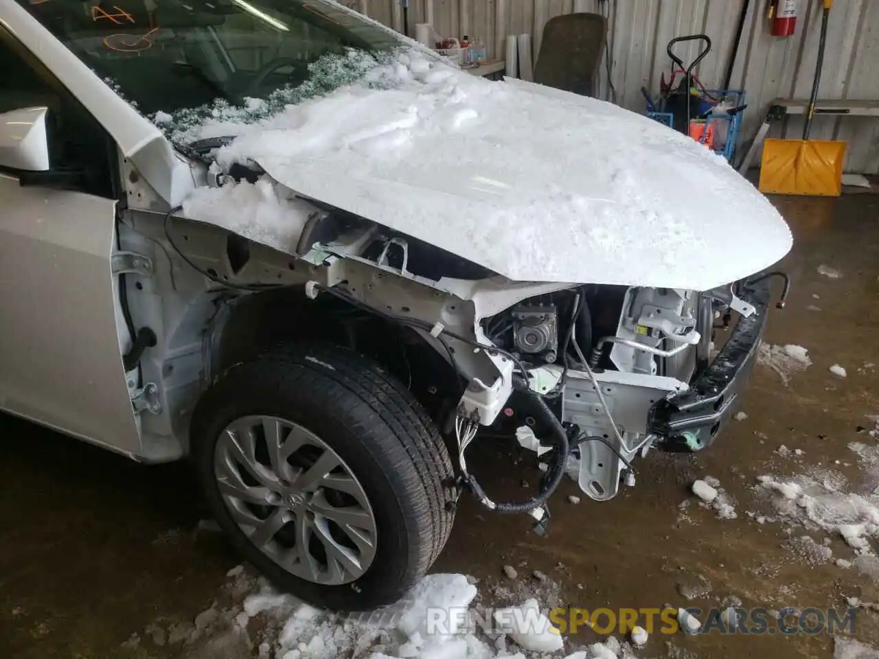 9 Photograph of a damaged car 2T1BURHE0KC238778 TOYOTA COROLLA 2019