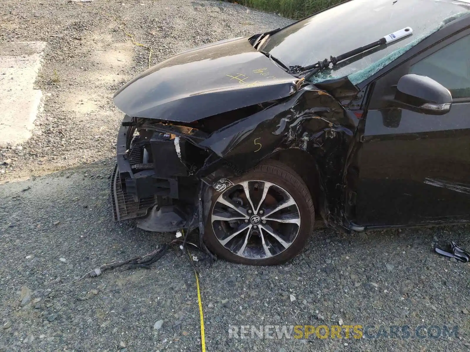 9 Photograph of a damaged car 2T1BURHE0KC241745 TOYOTA COROLLA 2019