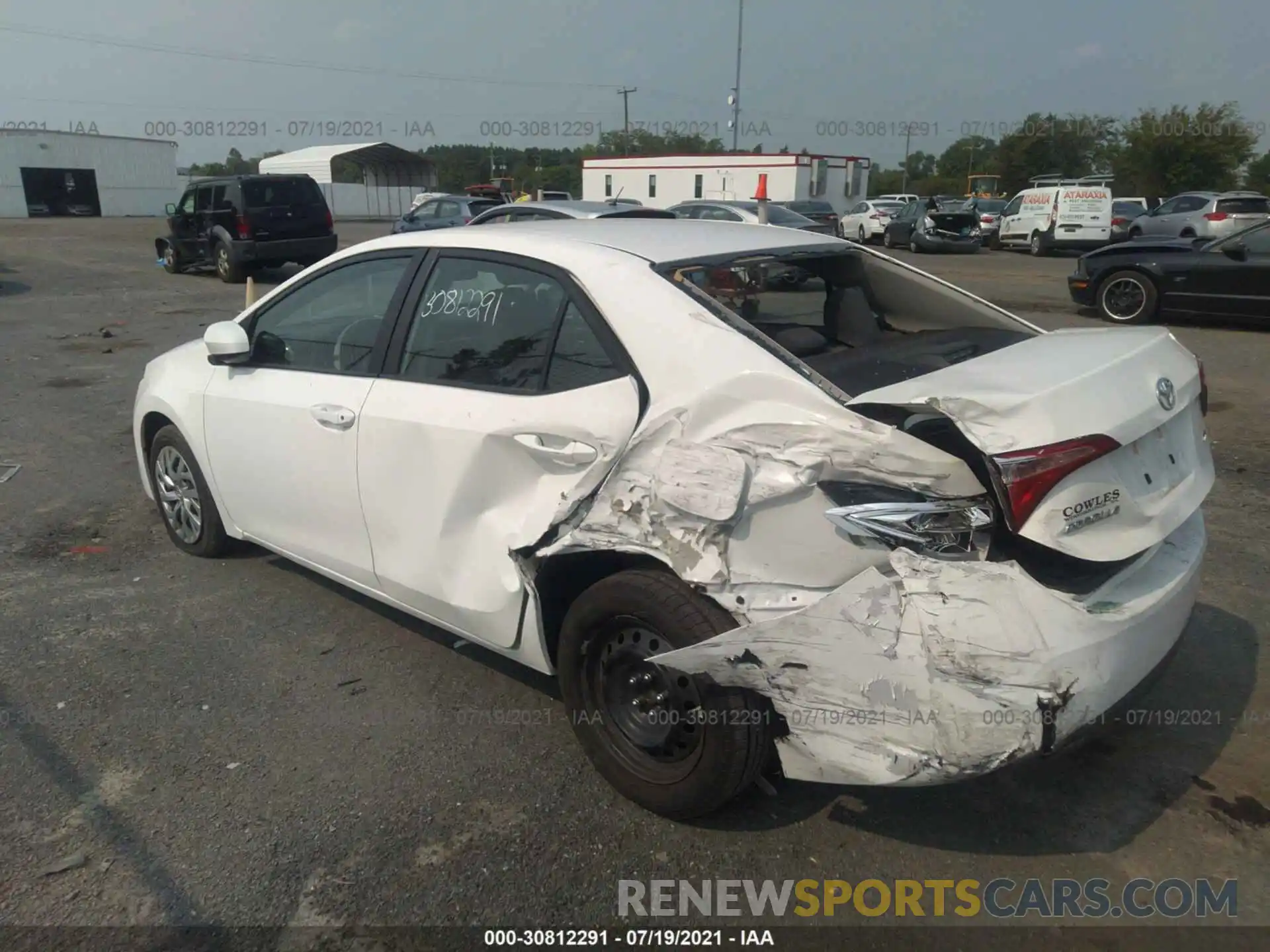 3 Photograph of a damaged car 2T1BURHE0KC242409 TOYOTA COROLLA 2019