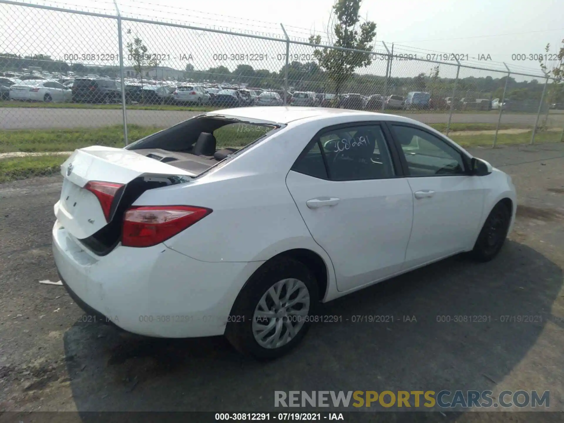 4 Photograph of a damaged car 2T1BURHE0KC242409 TOYOTA COROLLA 2019