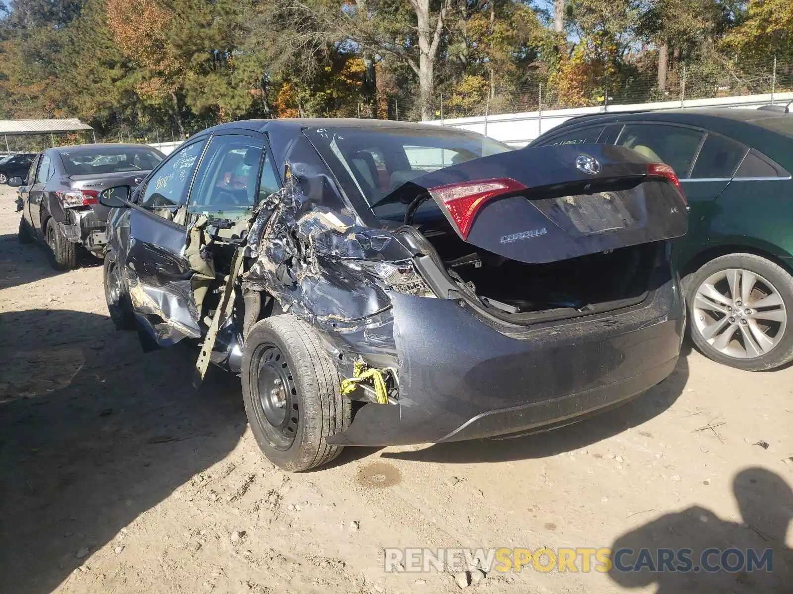 3 Photograph of a damaged car 2T1BURHE0KC242653 TOYOTA COROLLA 2019