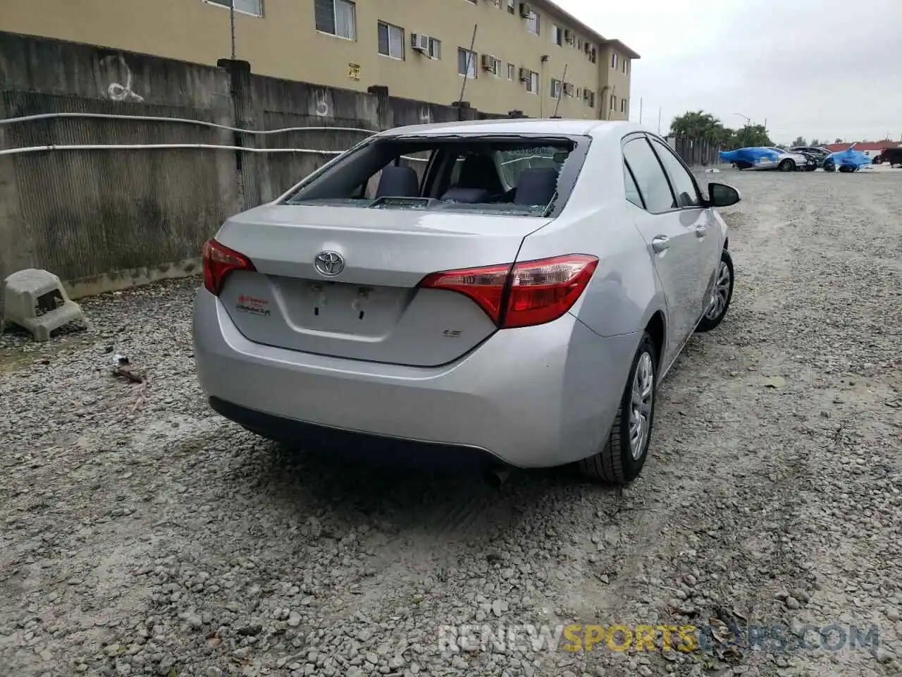 4 Photograph of a damaged car 2T1BURHE0KC243043 TOYOTA COROLLA 2019