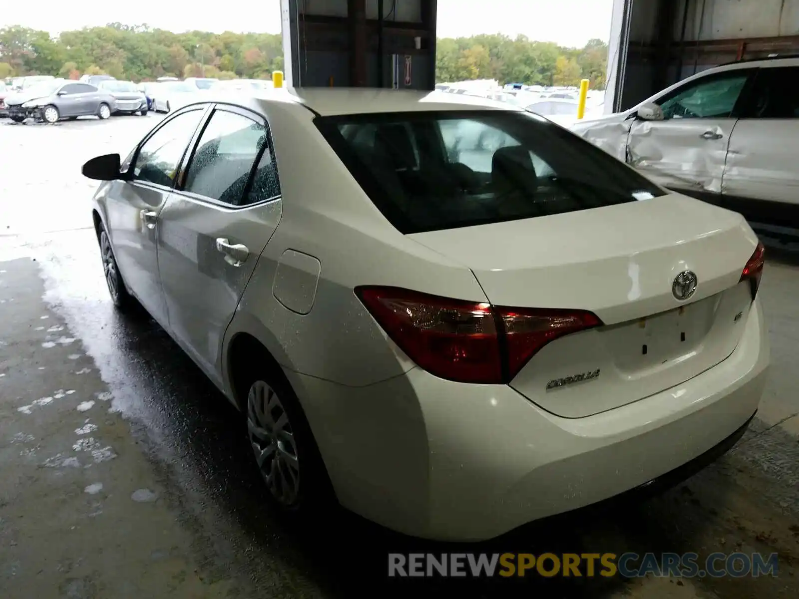 3 Photograph of a damaged car 2T1BURHE0KC243074 TOYOTA COROLLA 2019