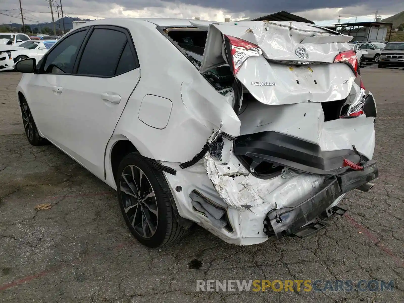 3 Photograph of a damaged car 2T1BURHE0KC243365 TOYOTA COROLLA 2019