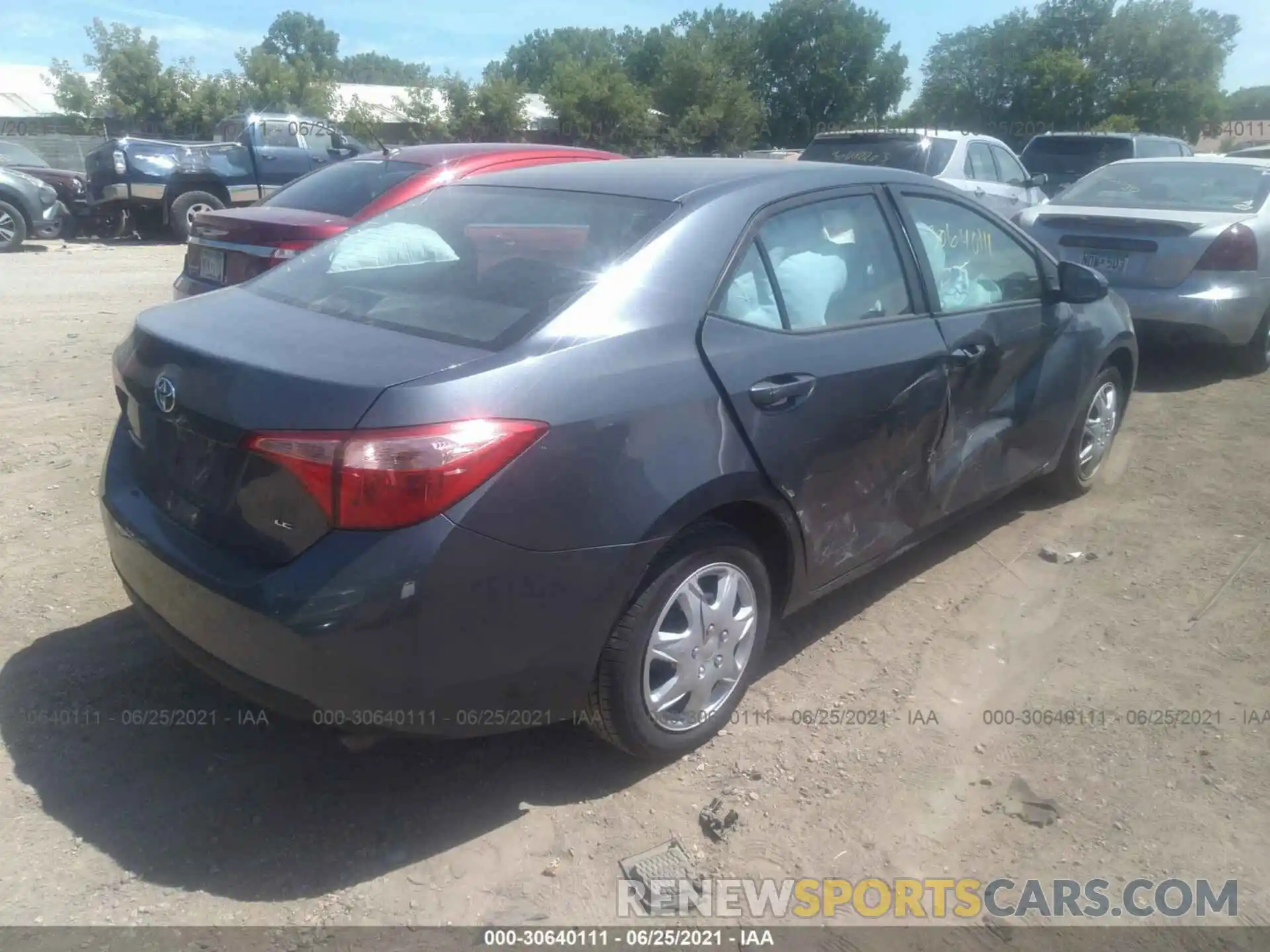 4 Photograph of a damaged car 2T1BURHE0KC243513 TOYOTA COROLLA 2019