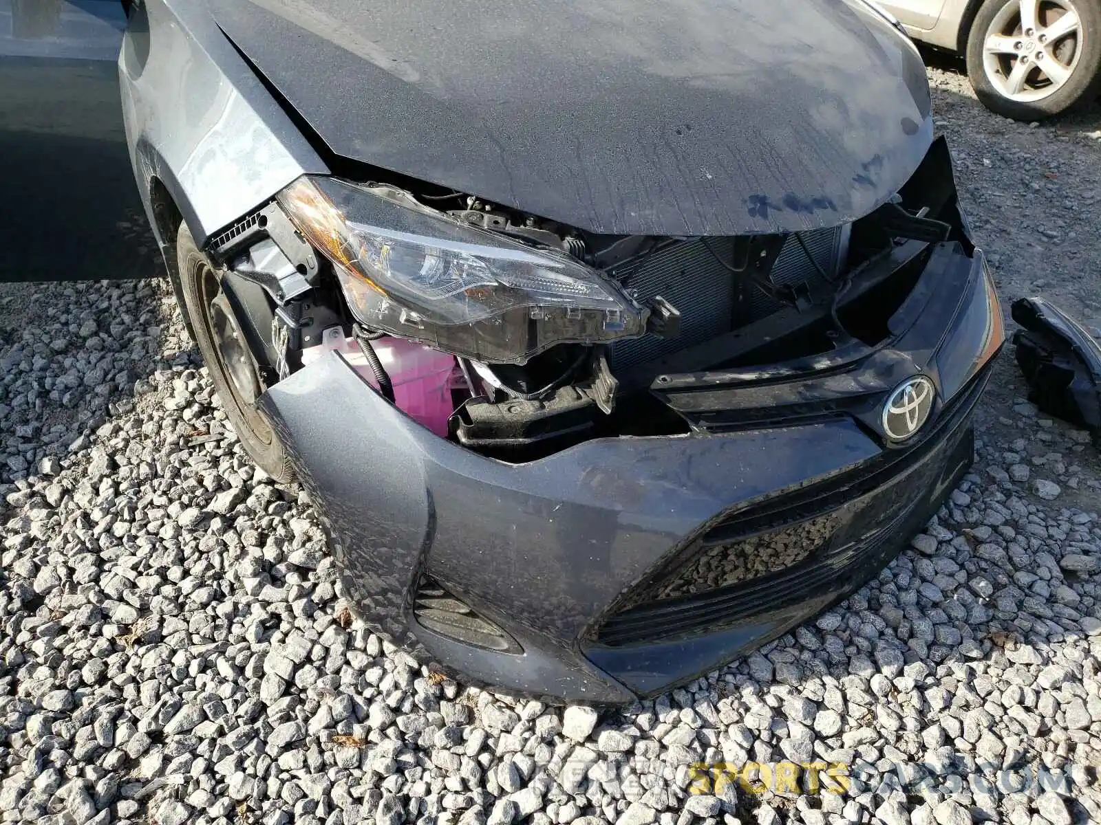 9 Photograph of a damaged car 2T1BURHE0KC246363 TOYOTA COROLLA 2019