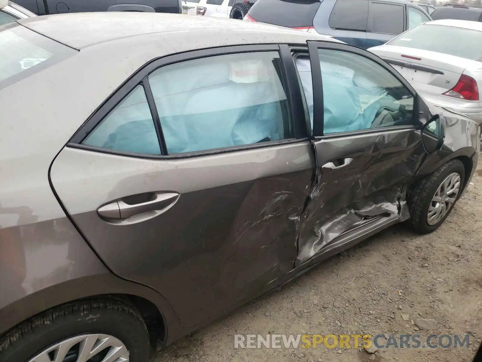 9 Photograph of a damaged car 2T1BURHE0KC246833 TOYOTA COROLLA 2019