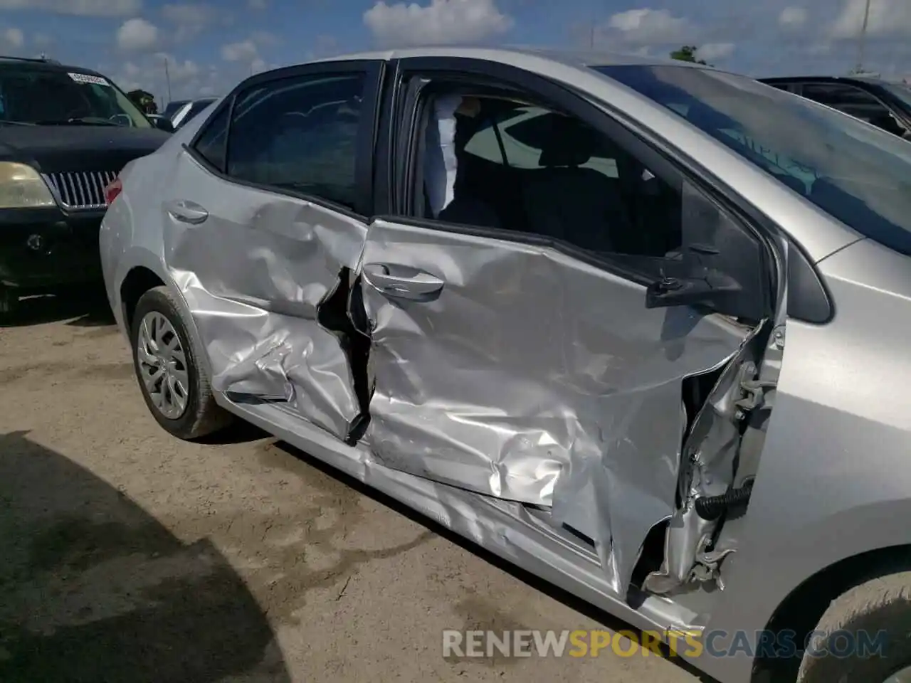 9 Photograph of a damaged car 2T1BURHE1KC126409 TOYOTA COROLLA 2019