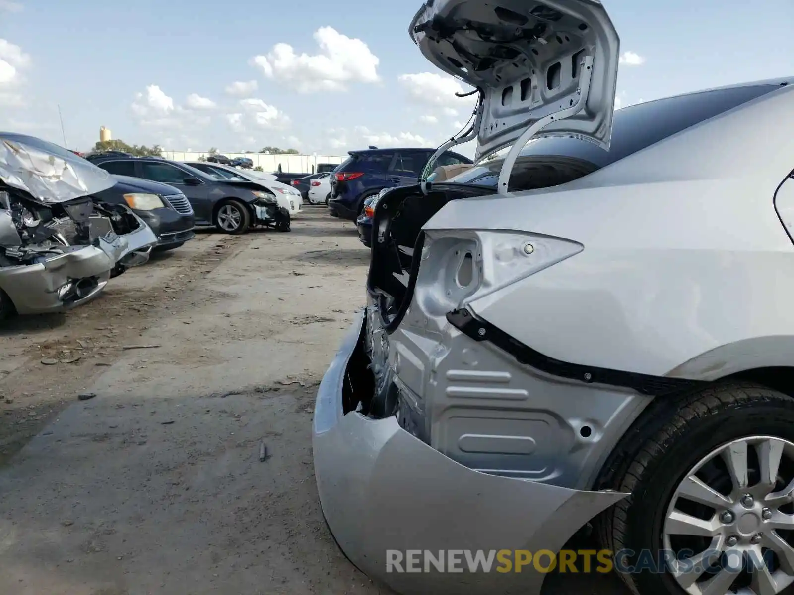 9 Photograph of a damaged car 2T1BURHE1KC126474 TOYOTA COROLLA 2019